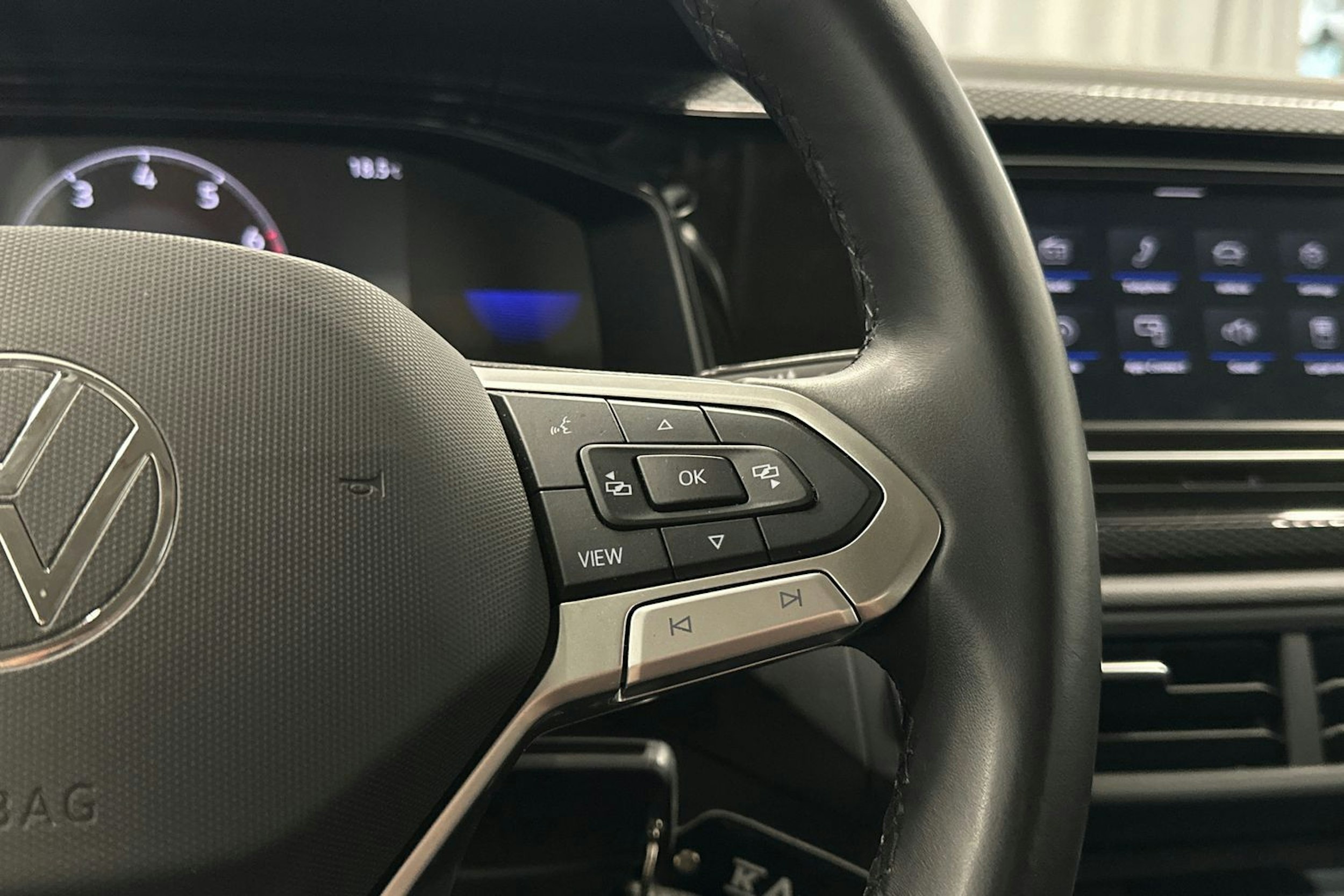 harmaa Volkswagen Taigo 2023 kuva 18.