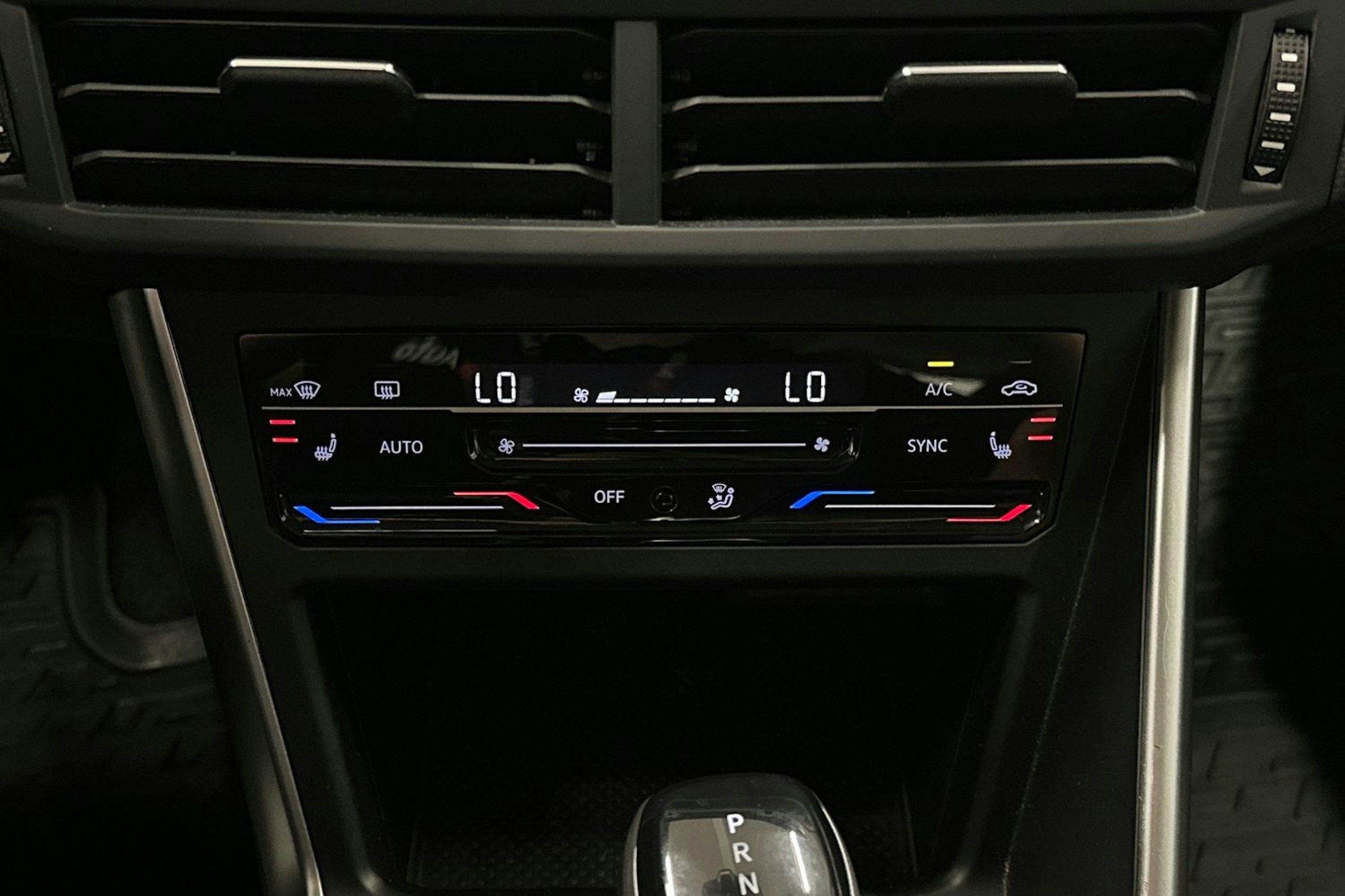 harmaa Volkswagen Taigo 2023 kuva 21.