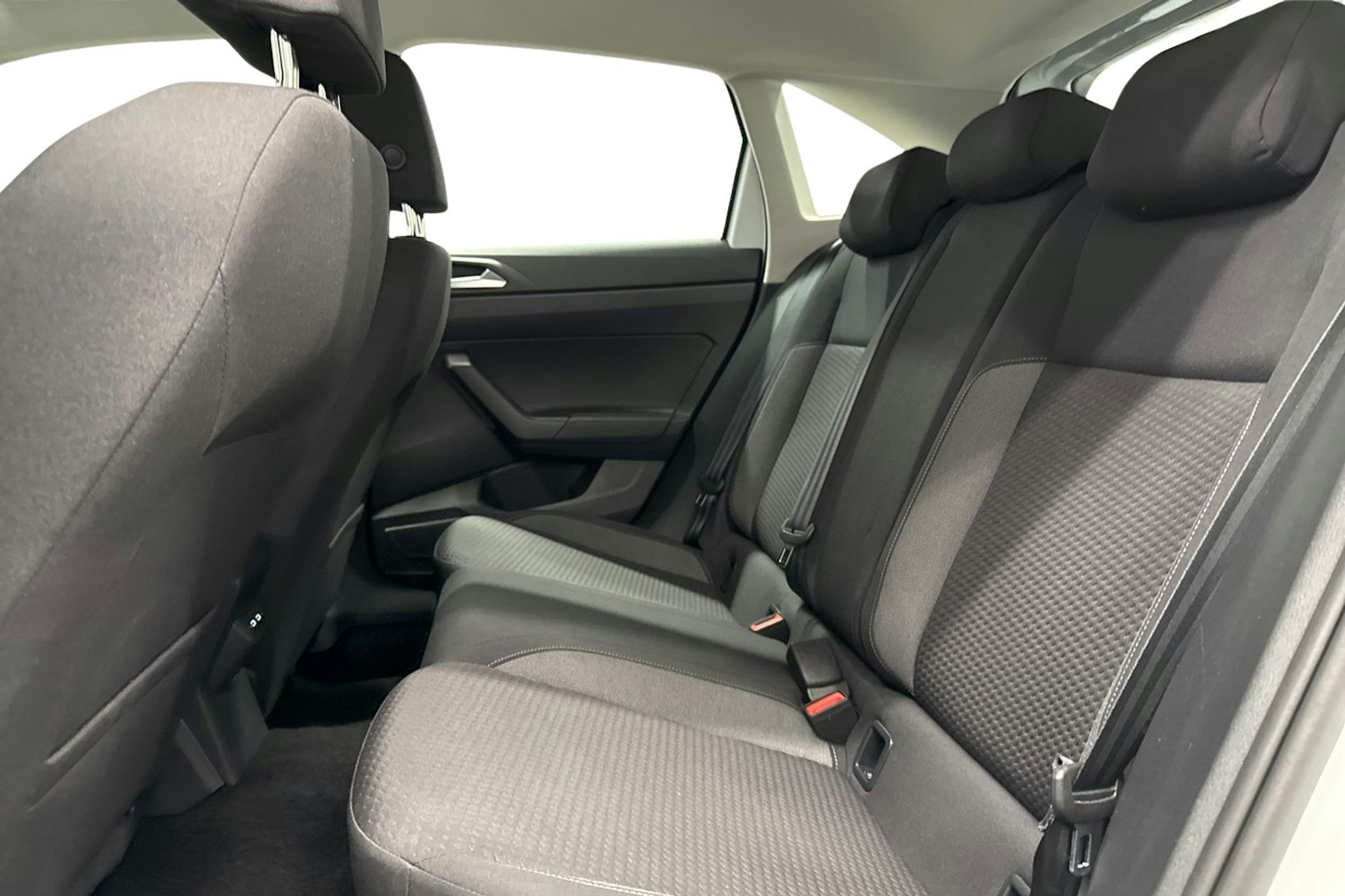 valkoinen Volkswagen Taigo 2023 kuva 8.
