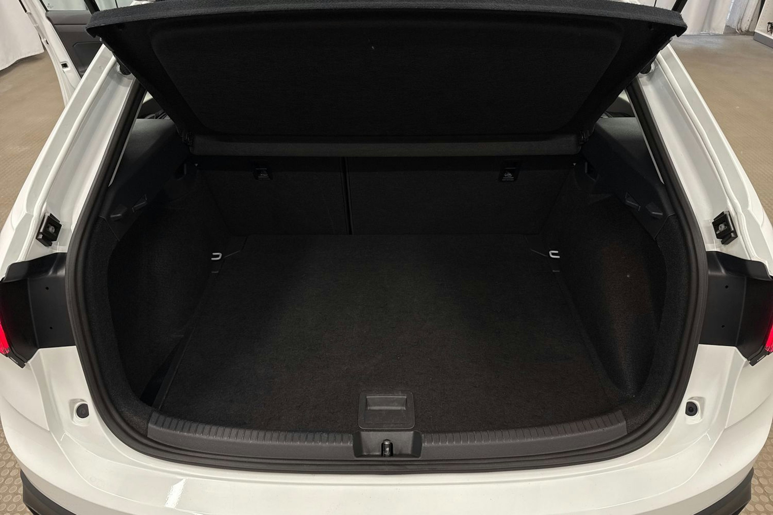 valkoinen Volkswagen Taigo 2023 kuva 22.