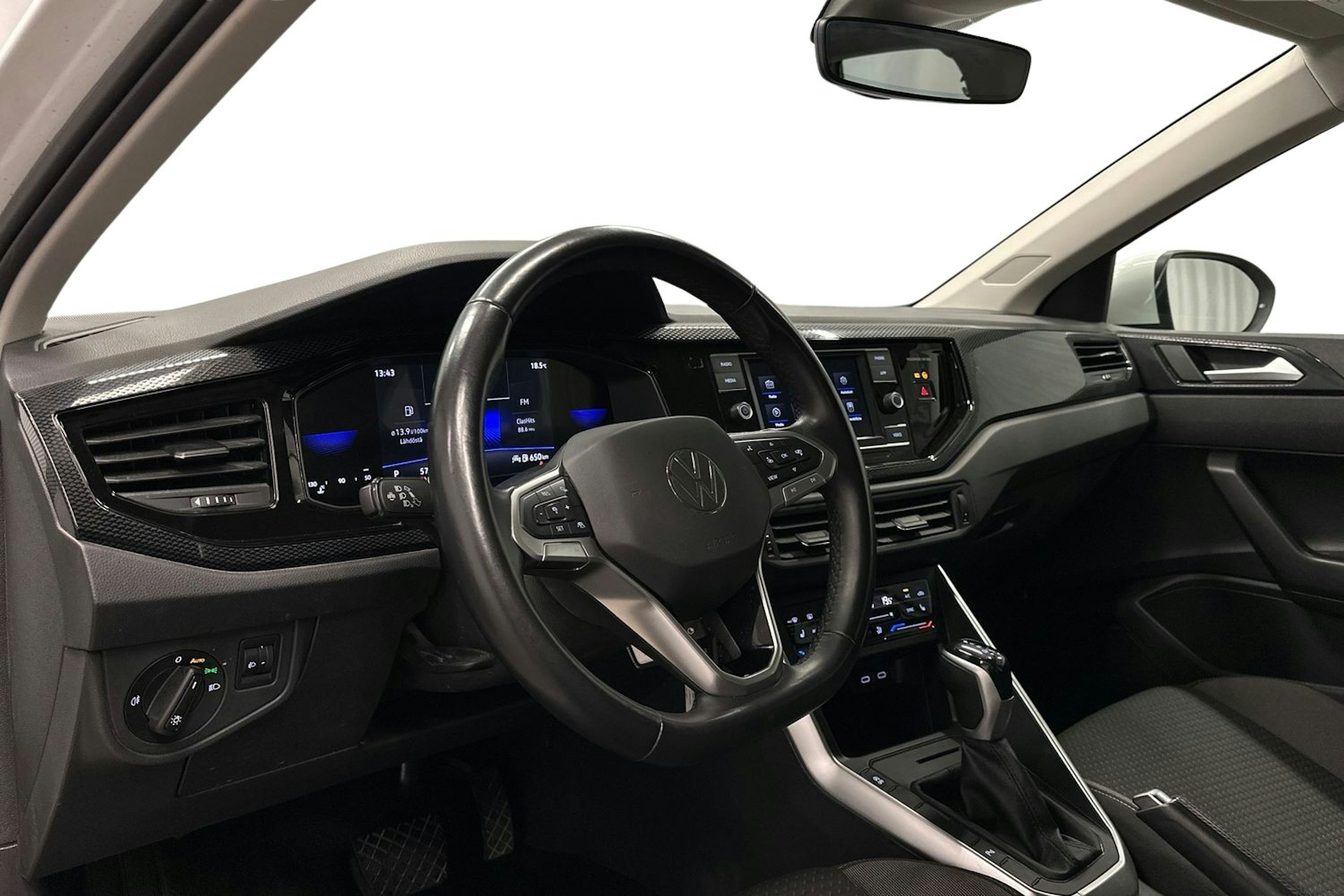 valkoinen Volkswagen Taigo 2023 kuva 7.