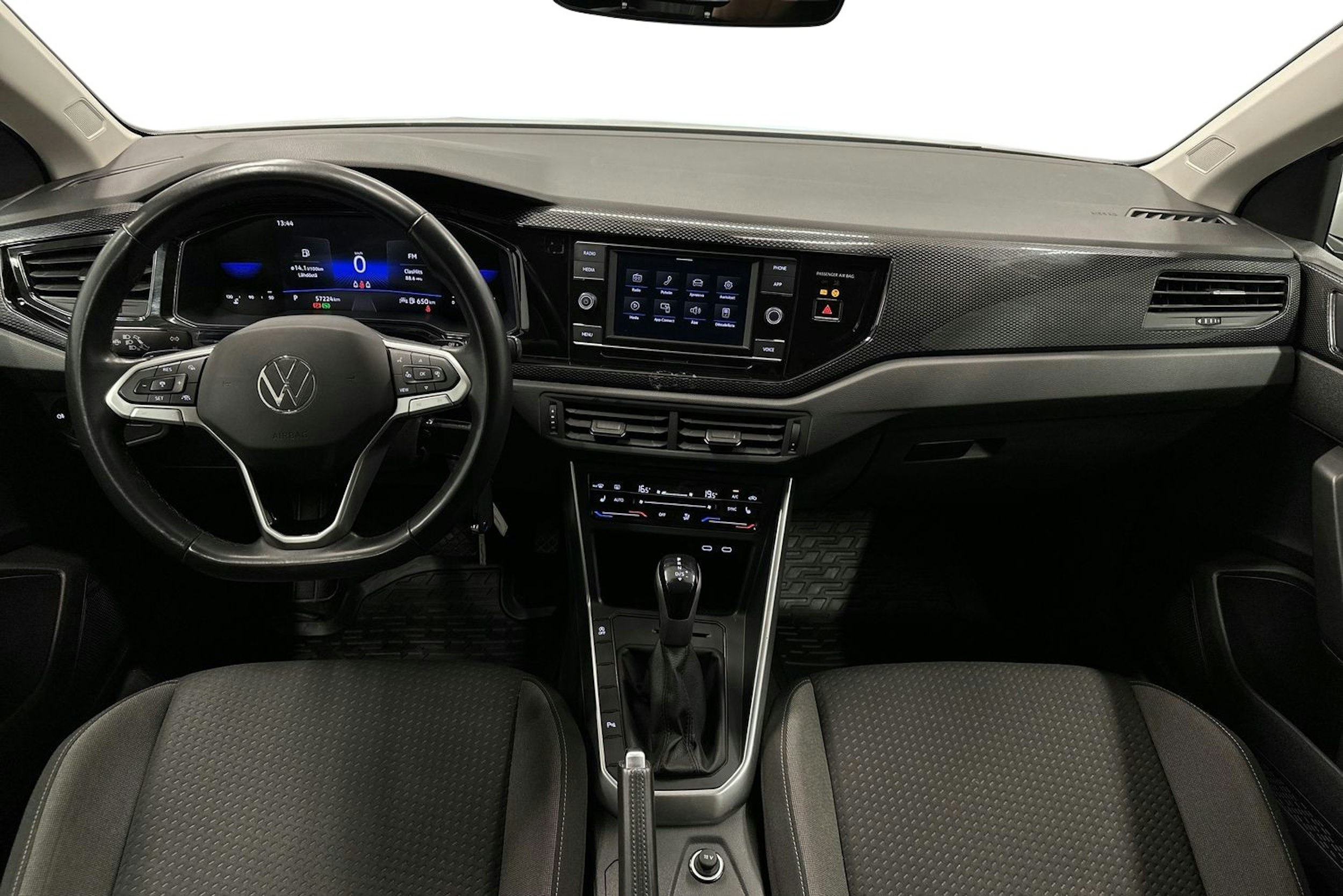 valkoinen Volkswagen Taigo 2023 kuva 9.