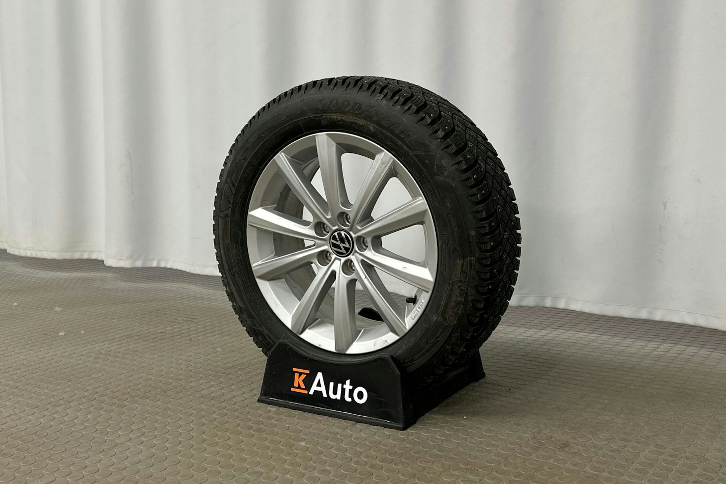 valkoinen Volkswagen Taigo 2023 kuva 13.