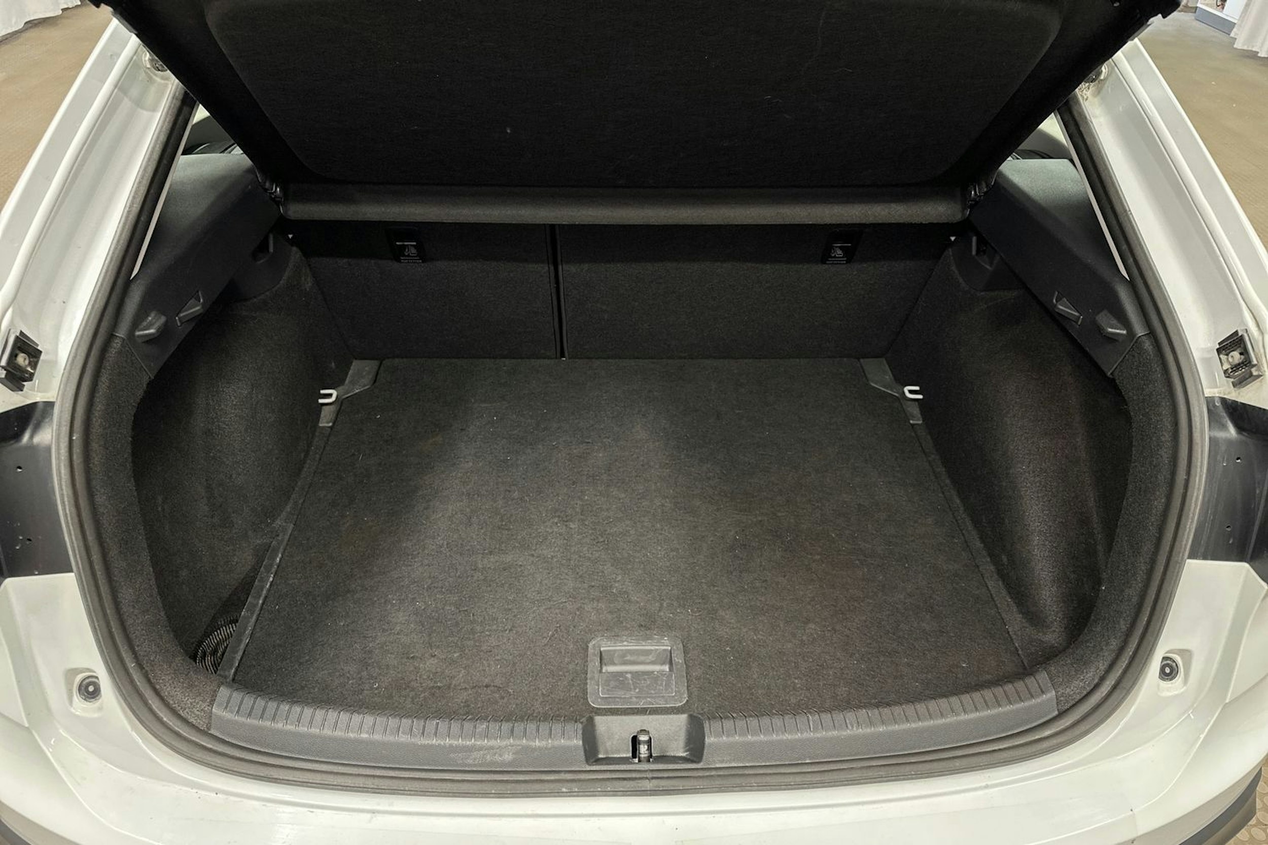 valkoinen Volkswagen Taigo 2023 kuva 14.
