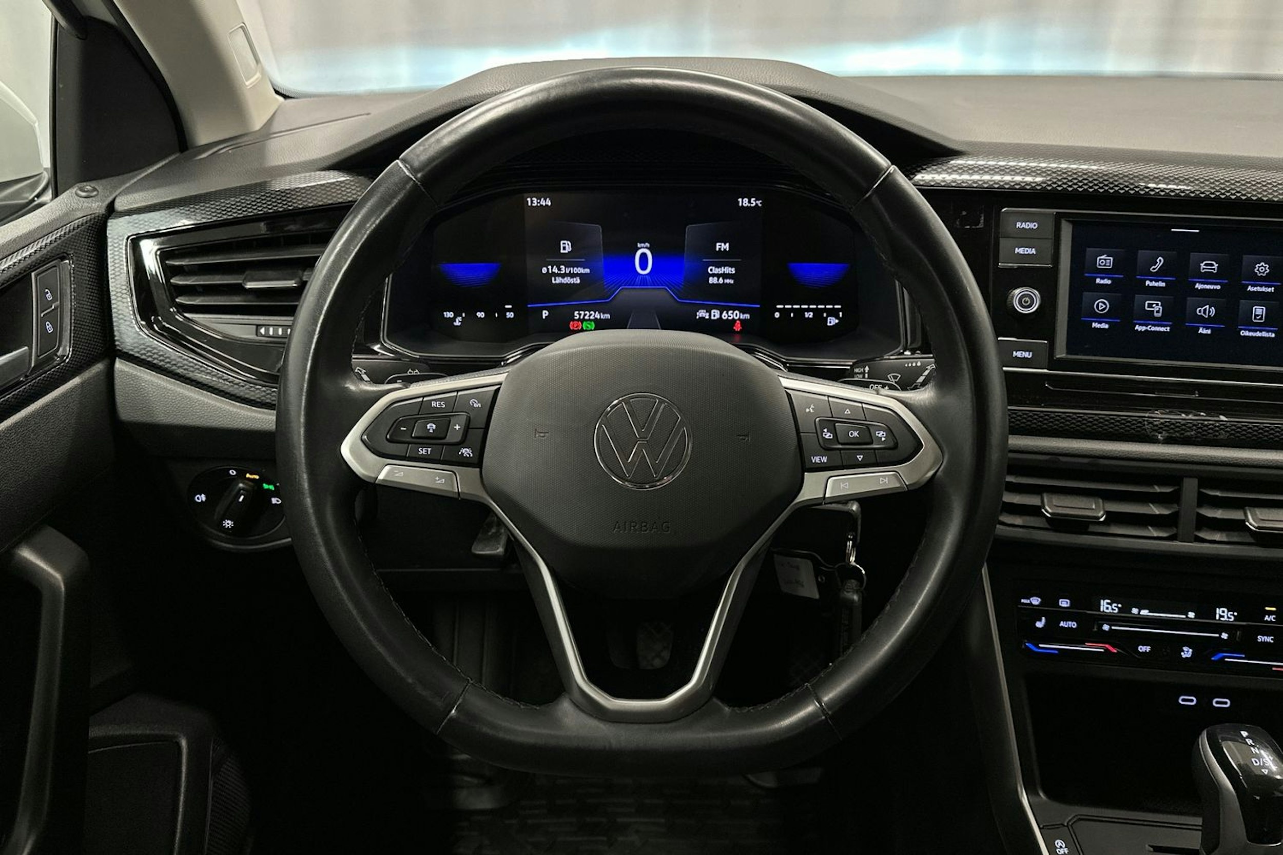valkoinen Volkswagen Taigo 2023 kuva 16.