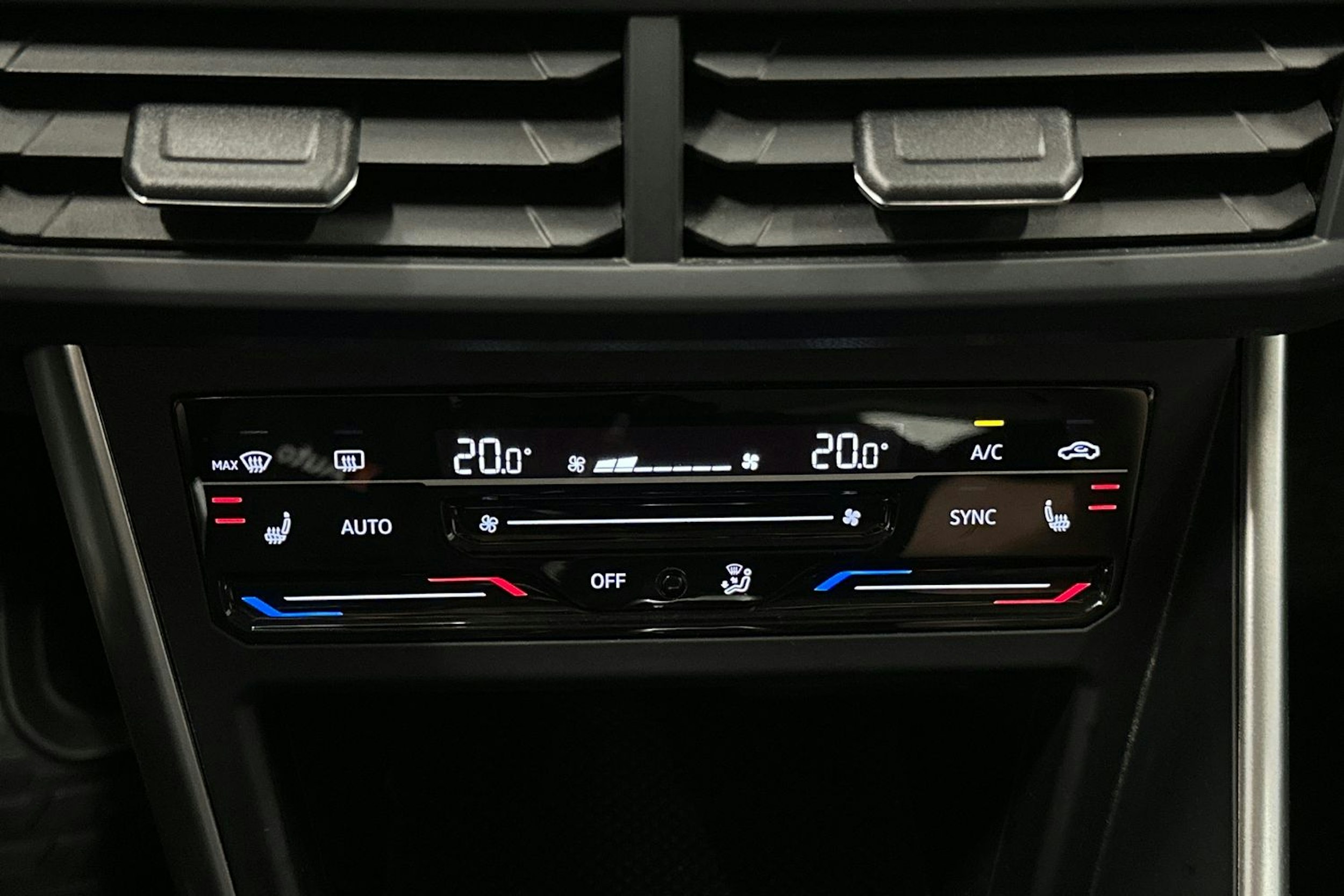 valkoinen Volkswagen Taigo 2023 kuva 20.
