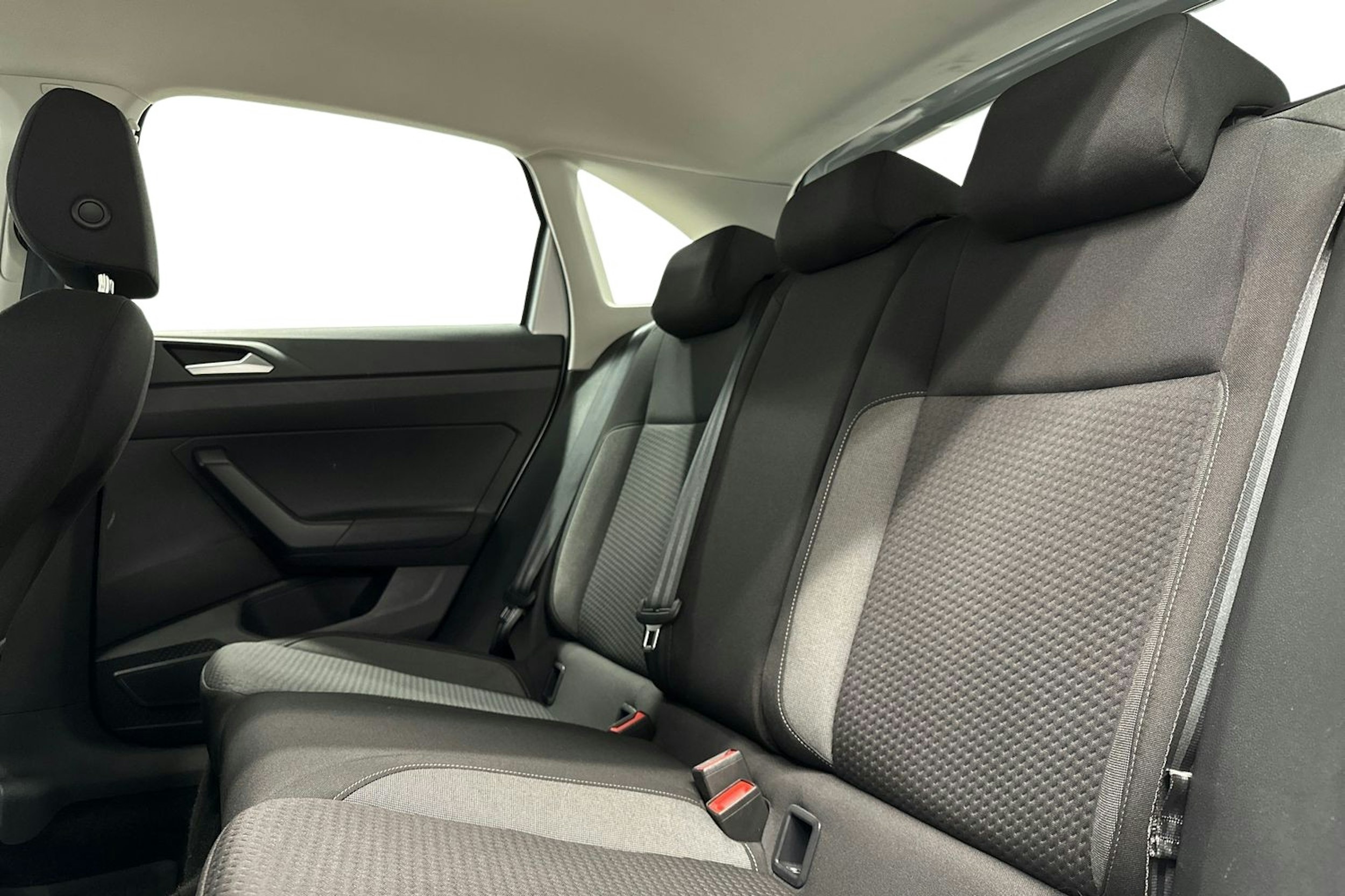 harmaa Volkswagen Taigo 2023 kuva 10.