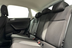 harmaa Volkswagen Taigo 2023 kuva 10.