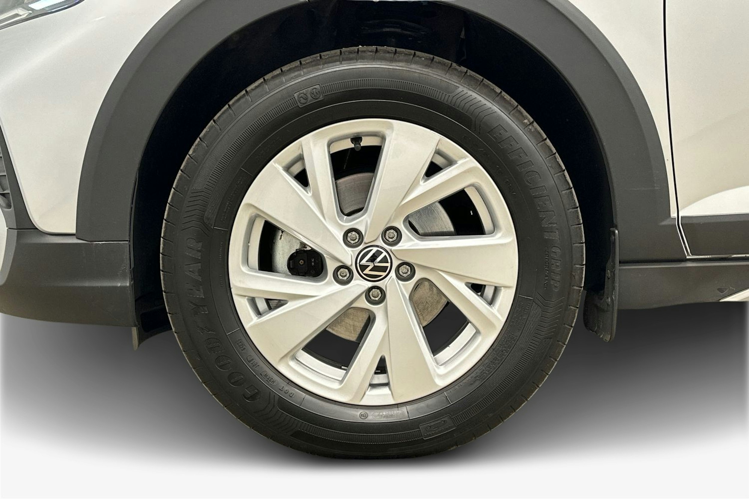harmaa Volkswagen Taigo 2023 kuva 11.