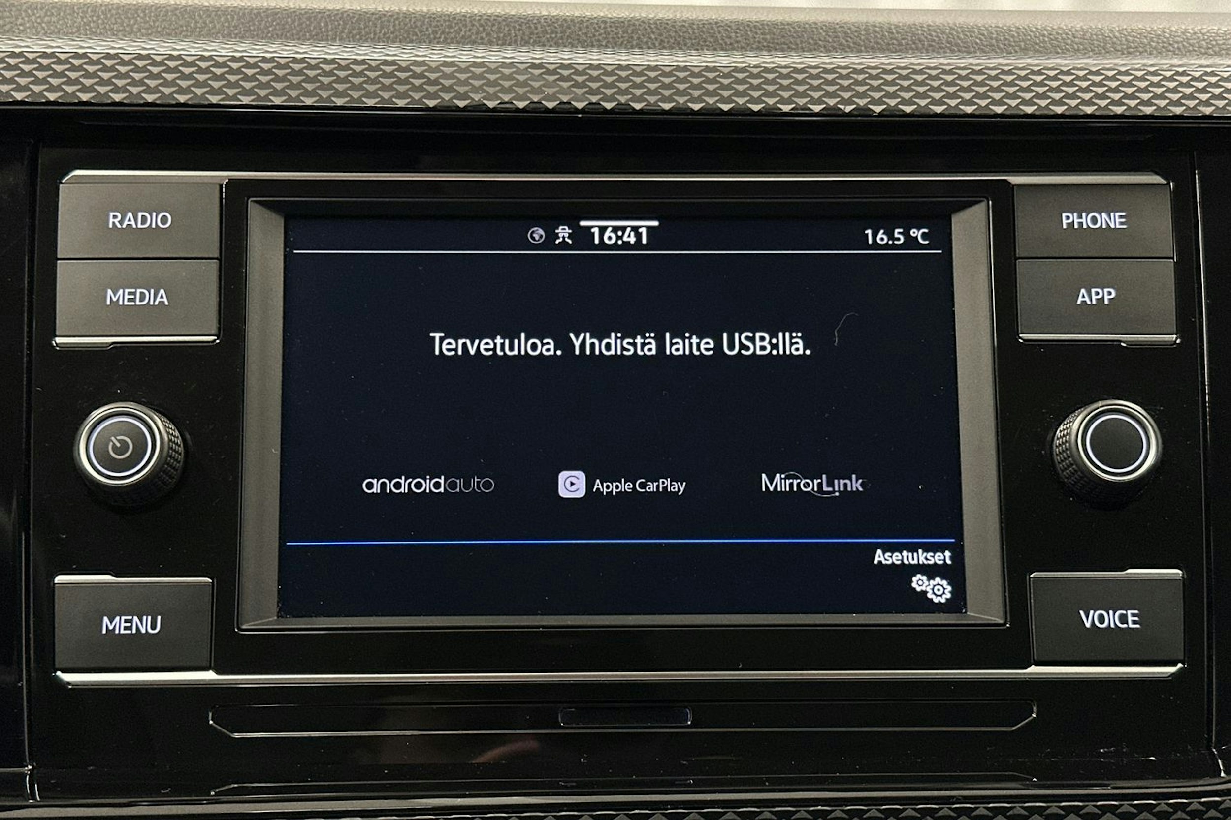 harmaa Volkswagen Taigo 2023 kuva 21.