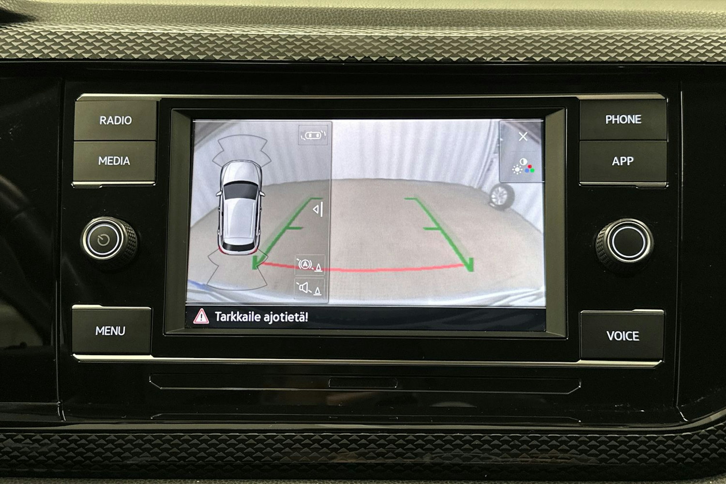harmaa Volkswagen Taigo 2023 kuva 22.