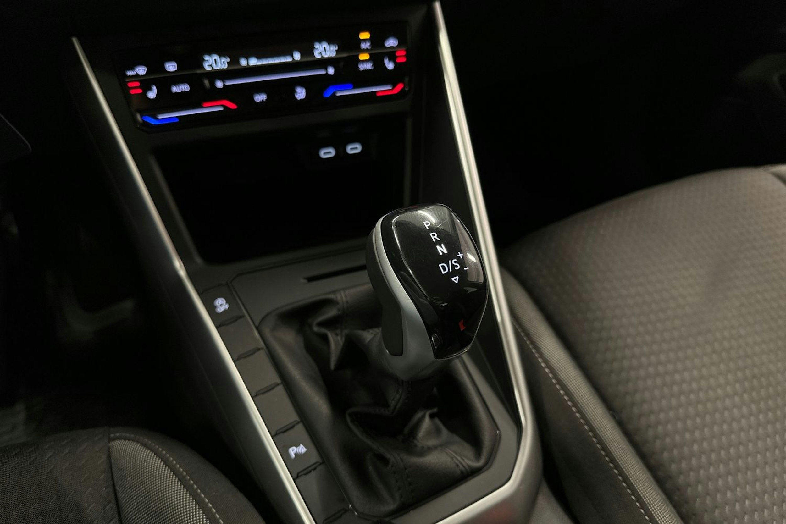 harmaa Volkswagen Taigo 2023 kuva 23.