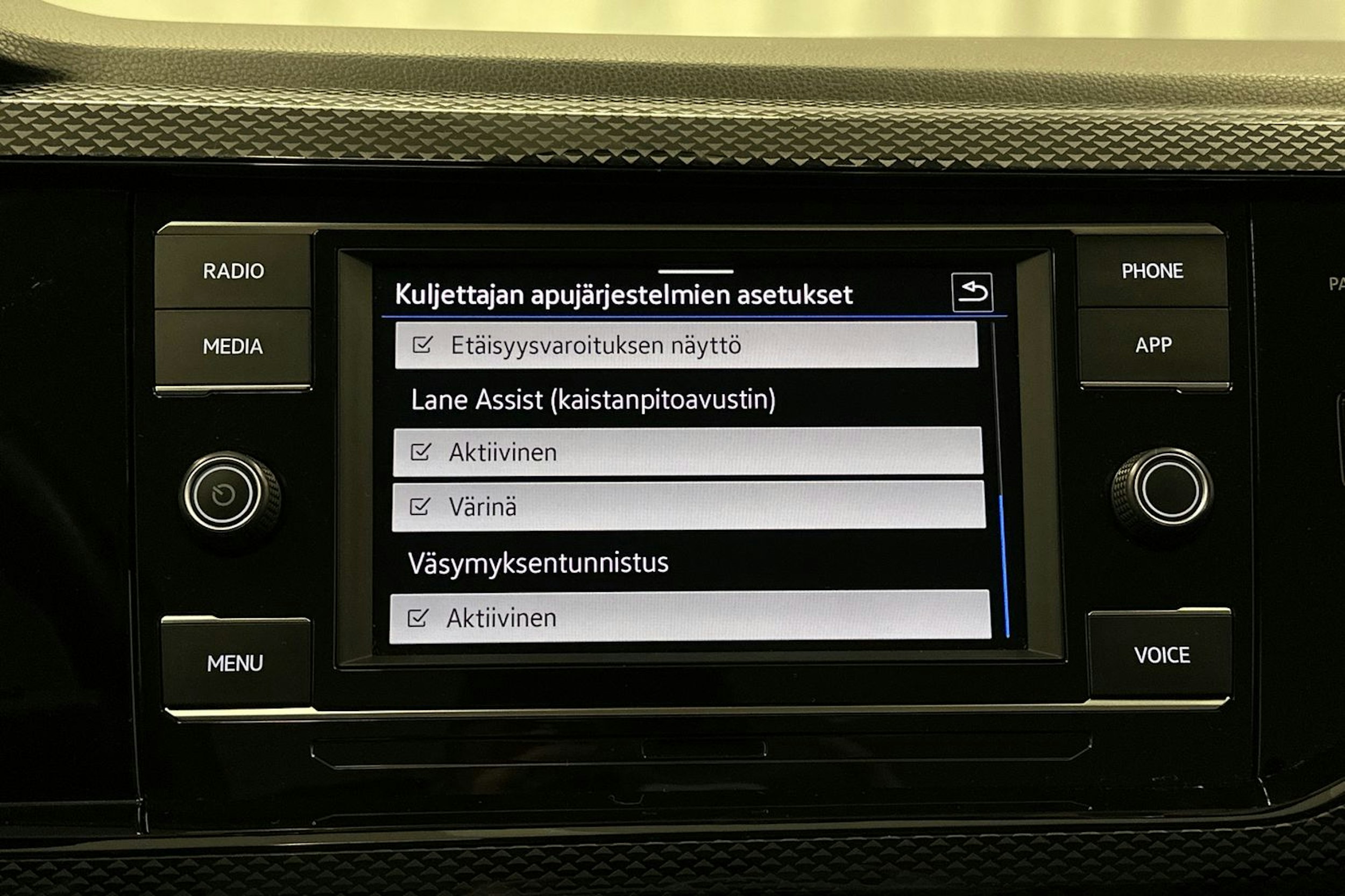 harmaa Volkswagen Taigo 2023 kuva 26.