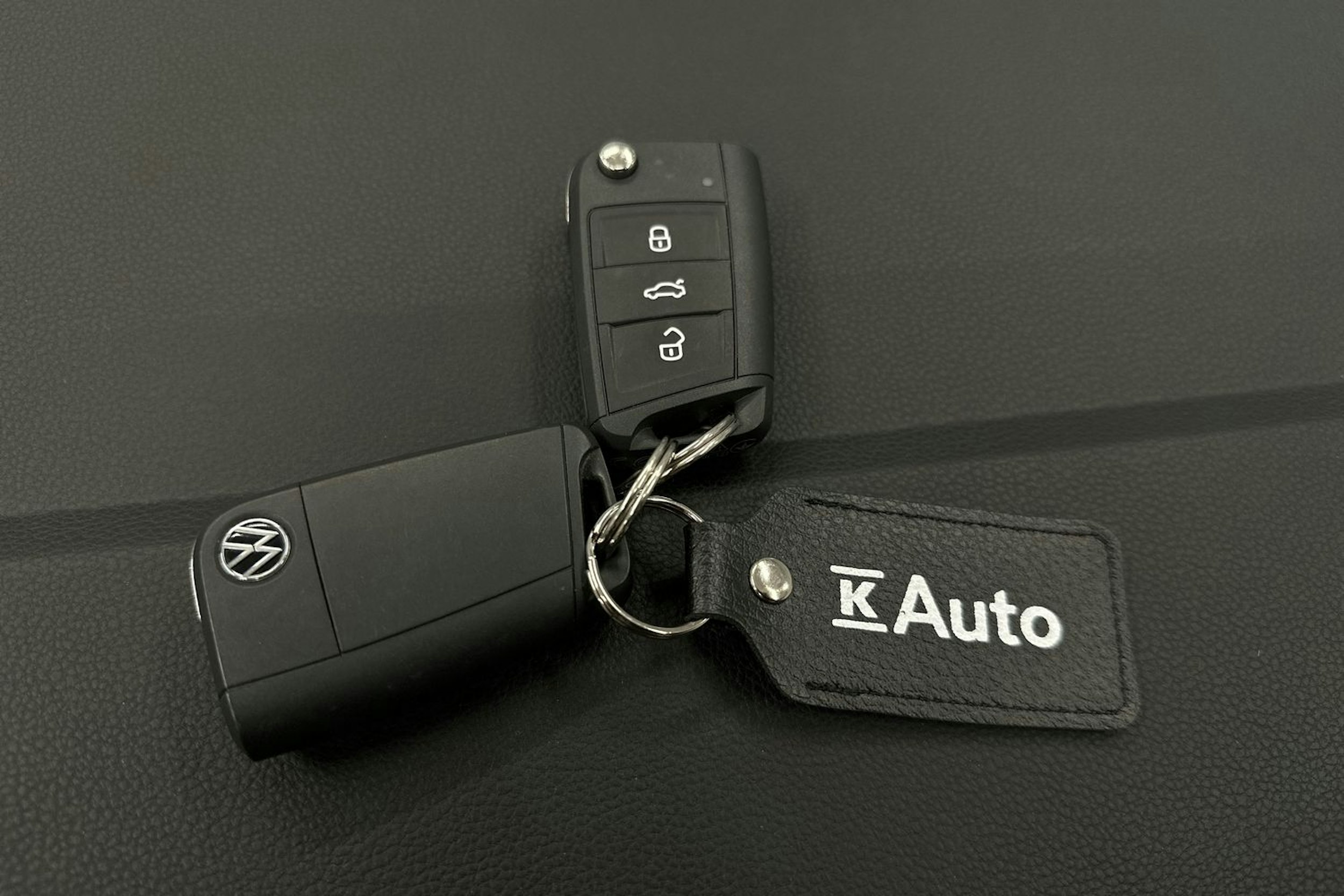 harmaa Volkswagen Taigo 2023 kuva 27.