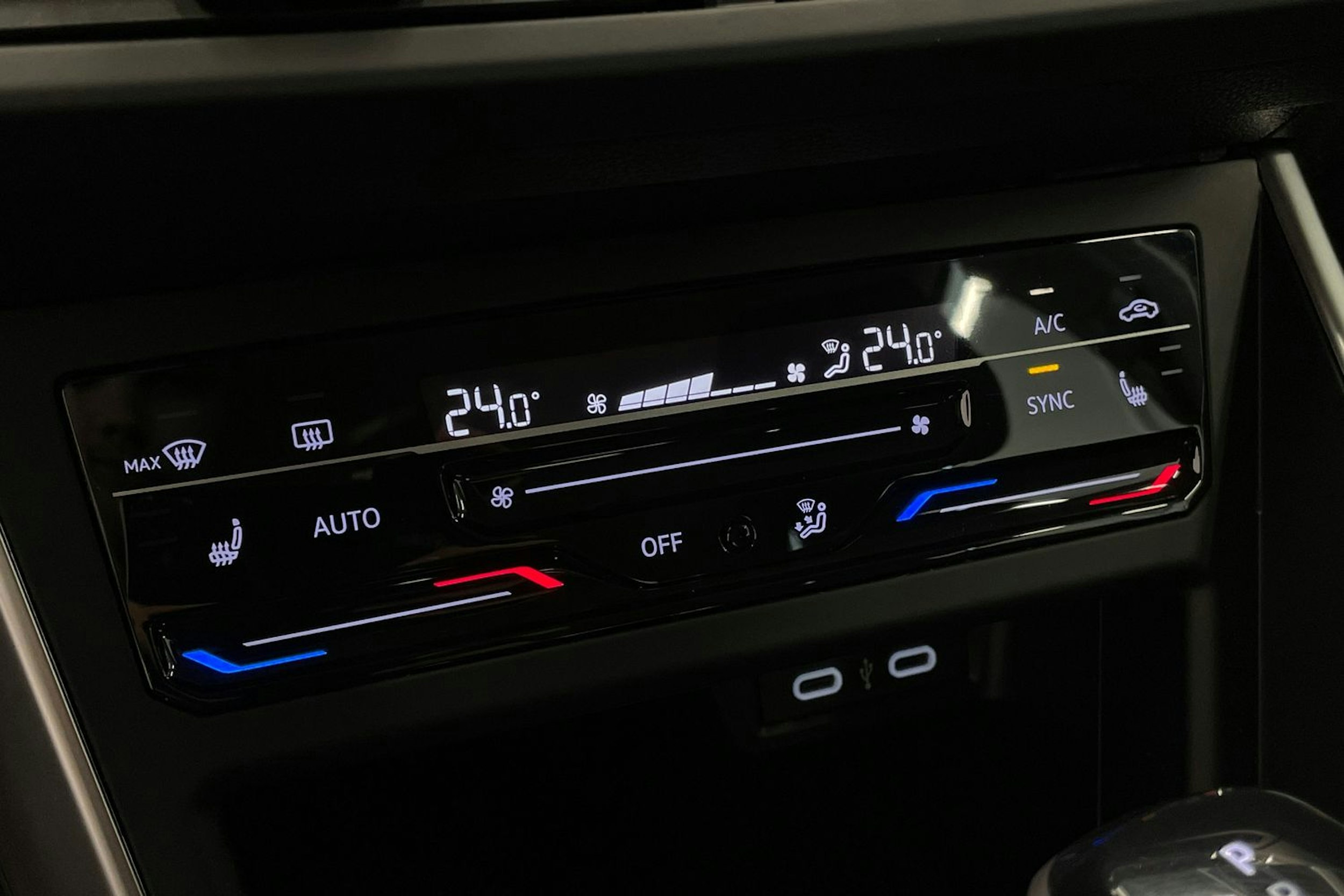 sininen Volkswagen Taigo 2023 kuva 19.