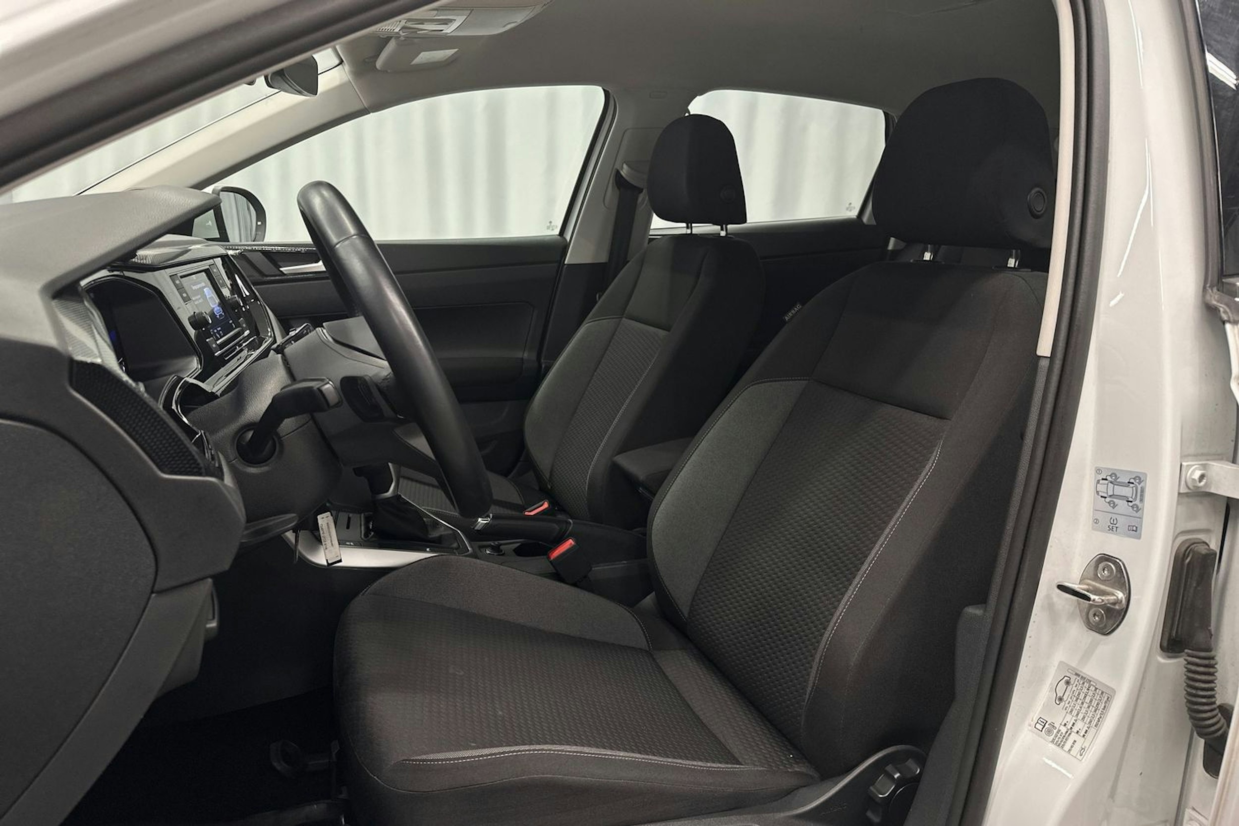valkoinen Volkswagen Taigo 2023 kuva 15.