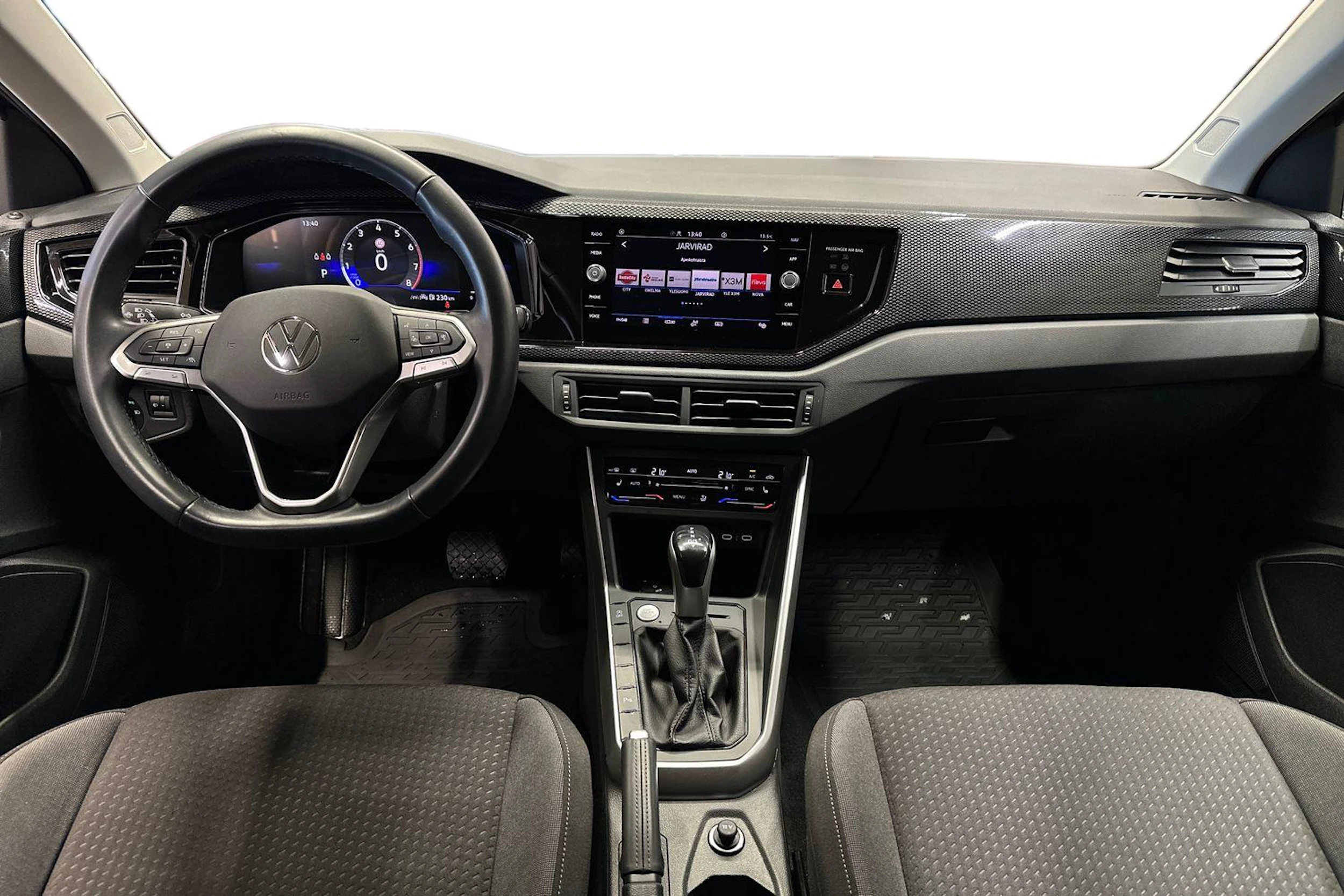 harmaa Volkswagen Taigo 2024 kuva 7.