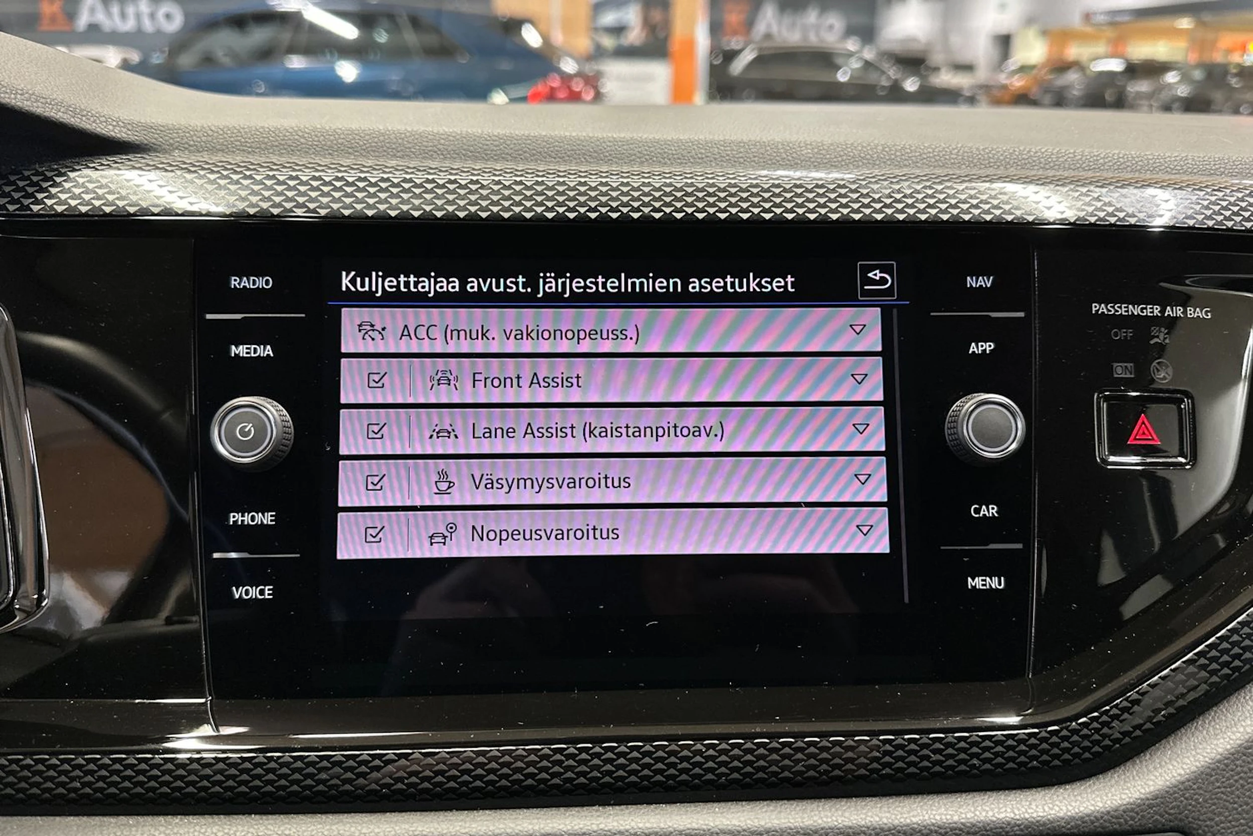 harmaa Volkswagen Taigo 2024 kuva 16.