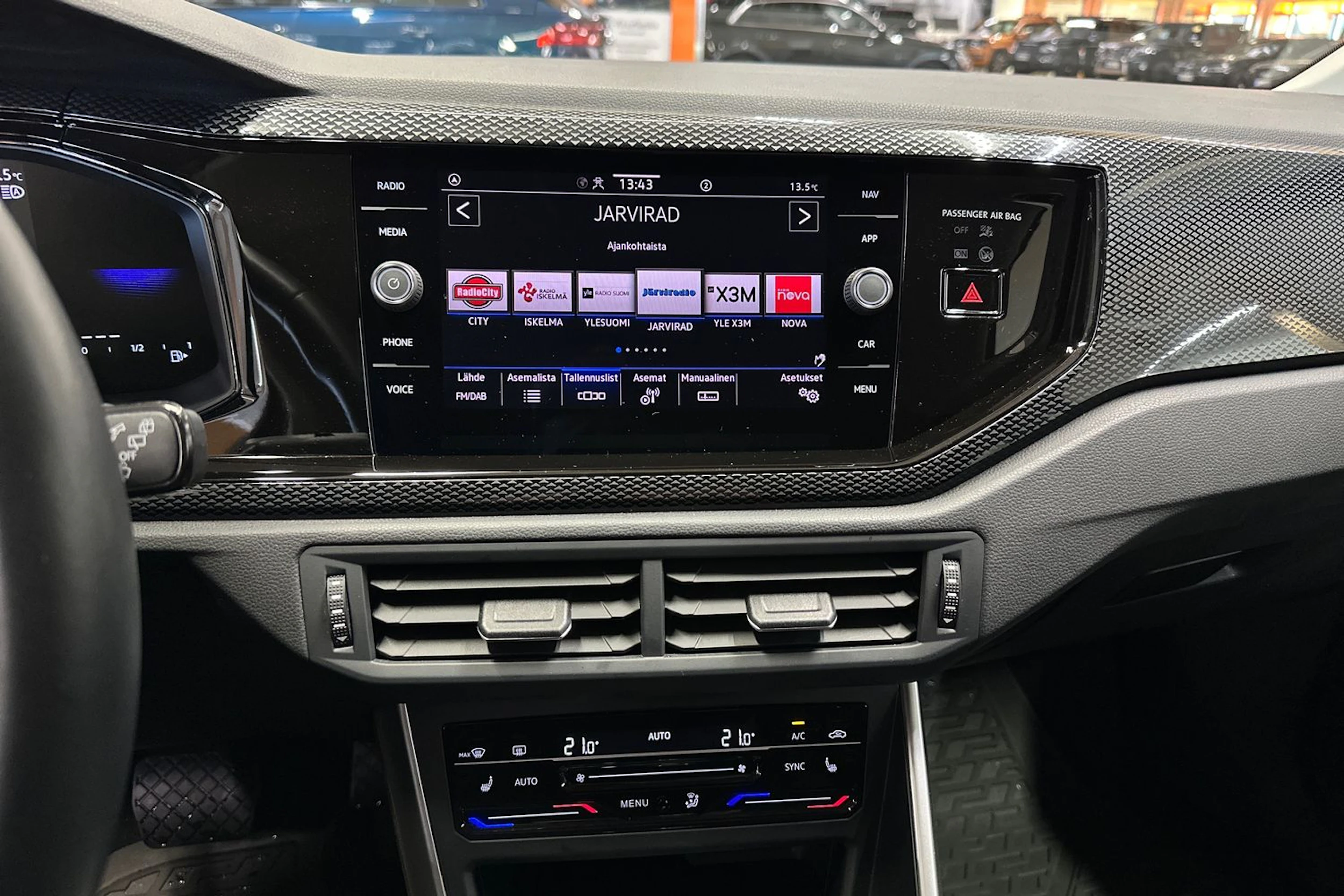 harmaa Volkswagen Taigo 2024 kuva 17.