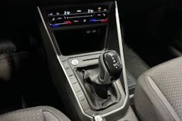 harmaa Volkswagen Taigo 2024 kuva 18.