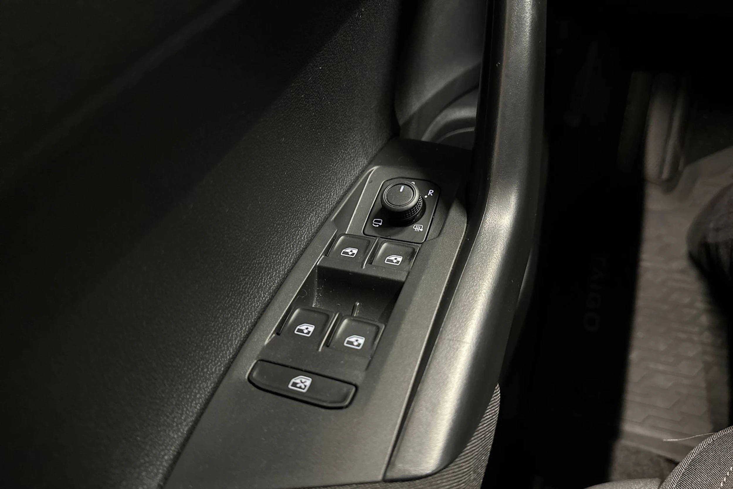 harmaa Volkswagen Taigo 2024 kuva 23.