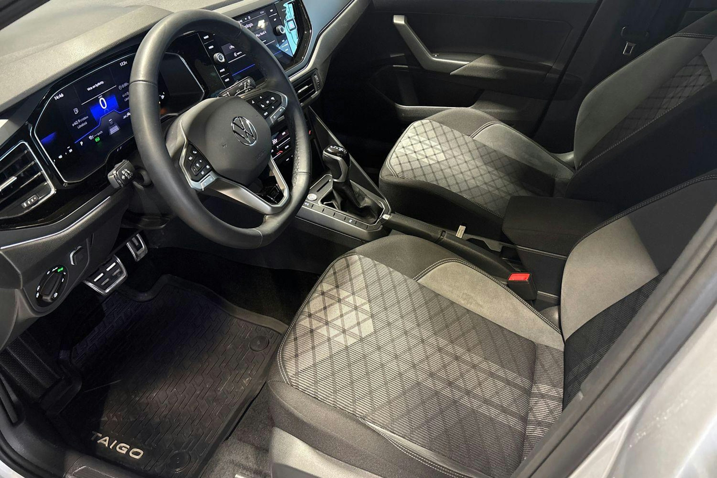 Harmaa Volkswagen Taigo 2024 kuva 7.