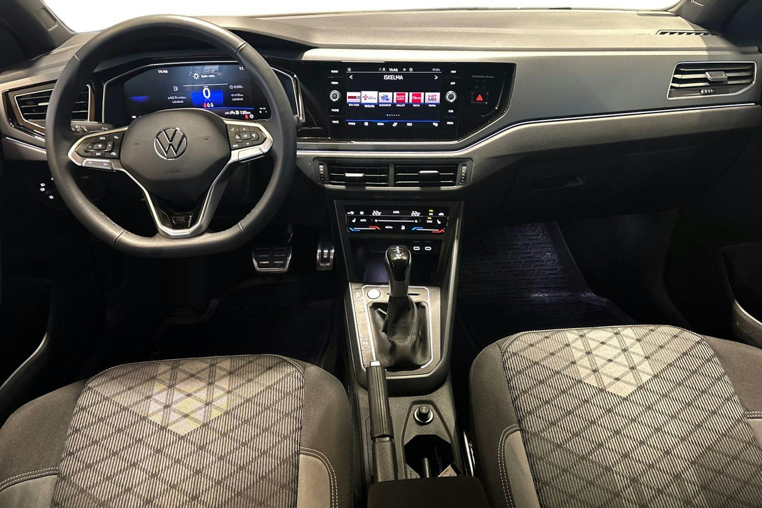 Harmaa Volkswagen Taigo 2024 kuva 9.