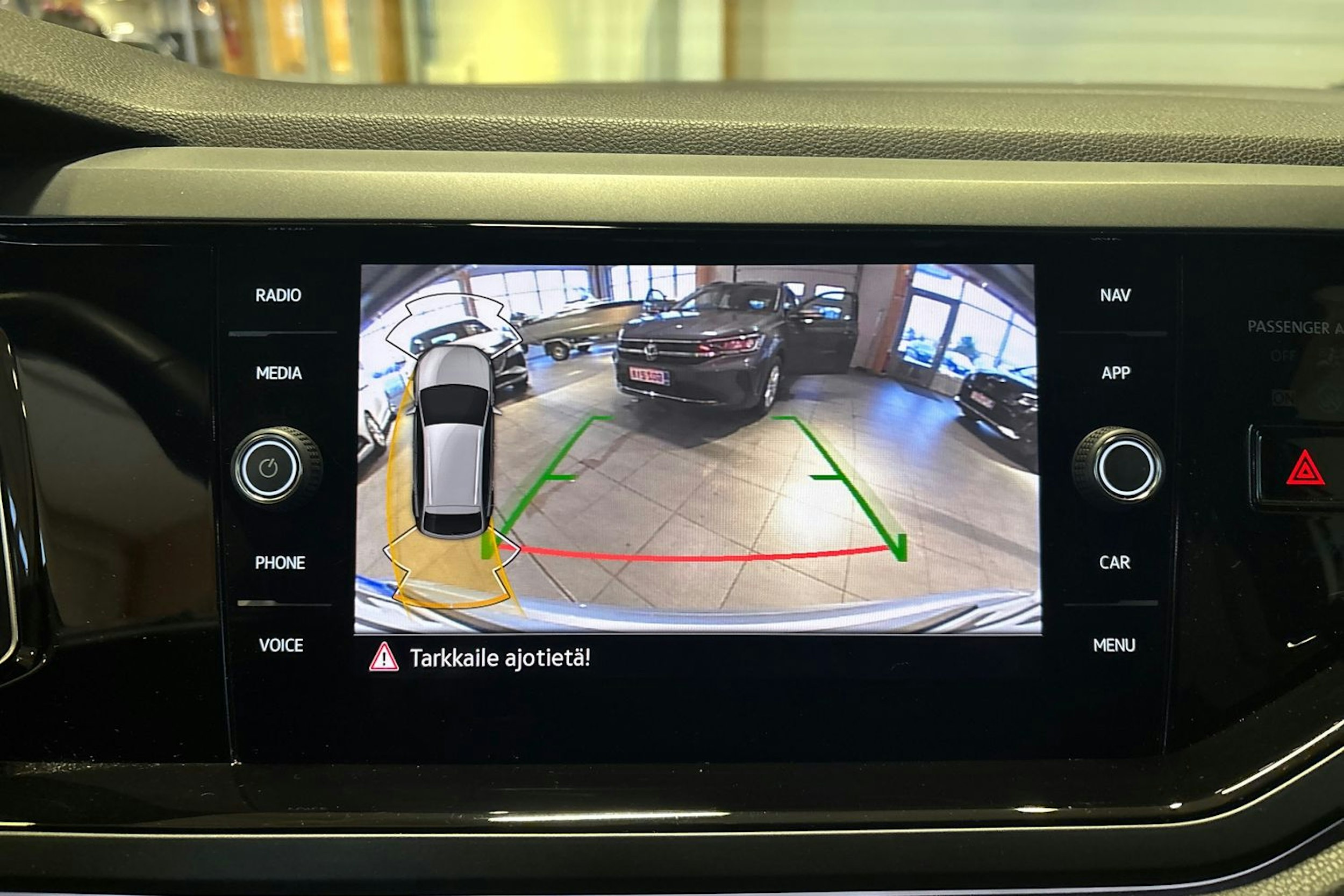 Harmaa Volkswagen Taigo 2024 kuva 15.