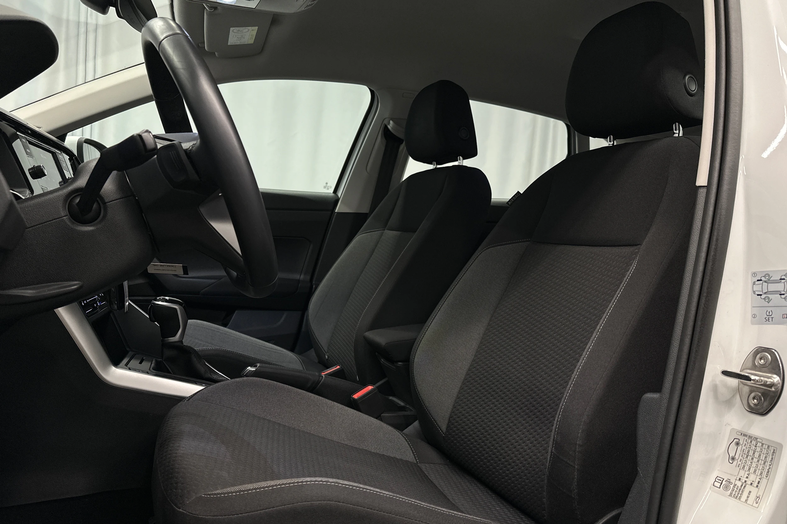 valkoinen Volkswagen Taigo 2024 kuva 16.