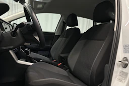 valkoinen Volkswagen Taigo 2024 kuva 16.