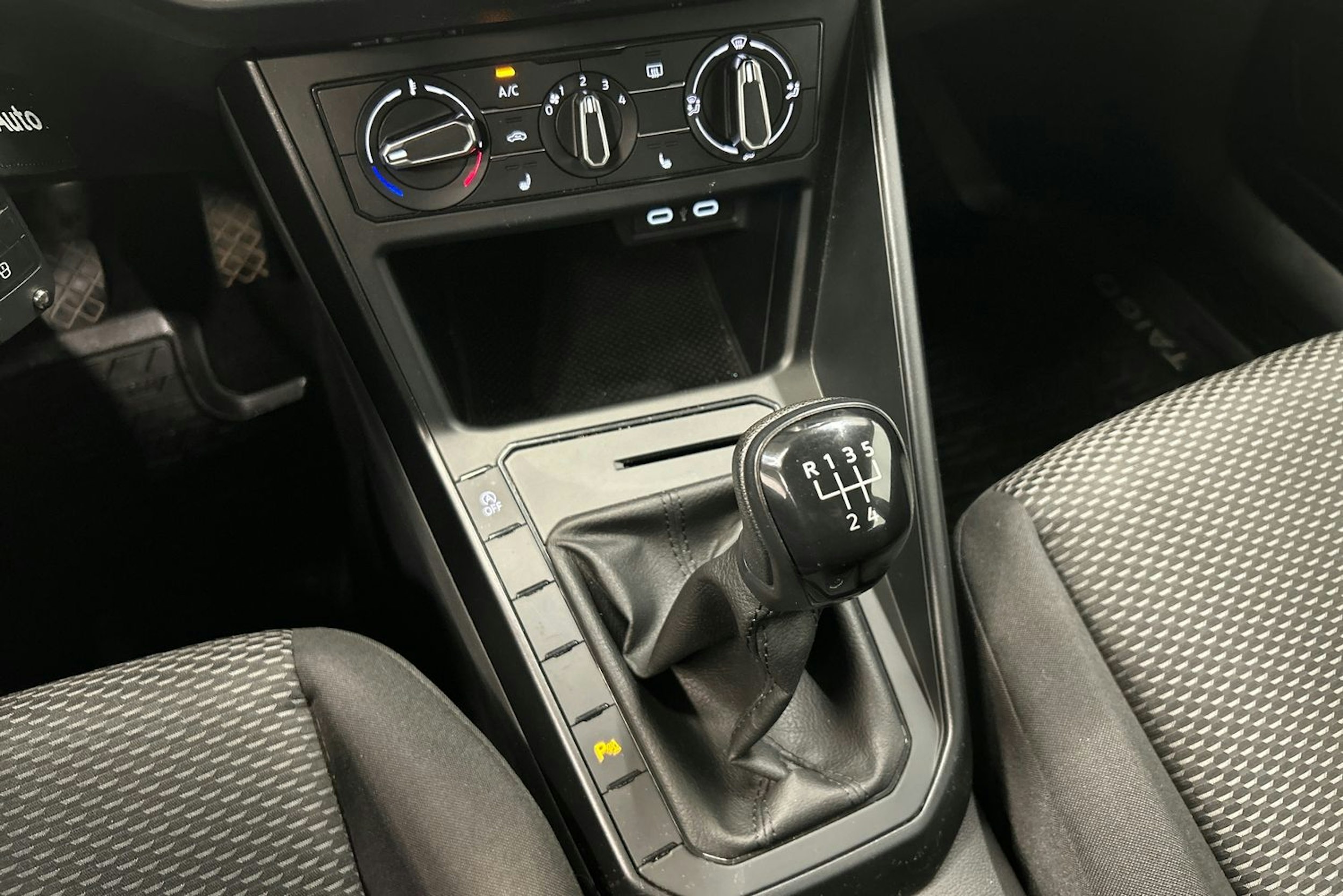 met. musta Volkswagen Taigo 2024 kuva 23.
