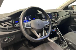 harmaa Volkswagen Taigo 2024 kuva 6.