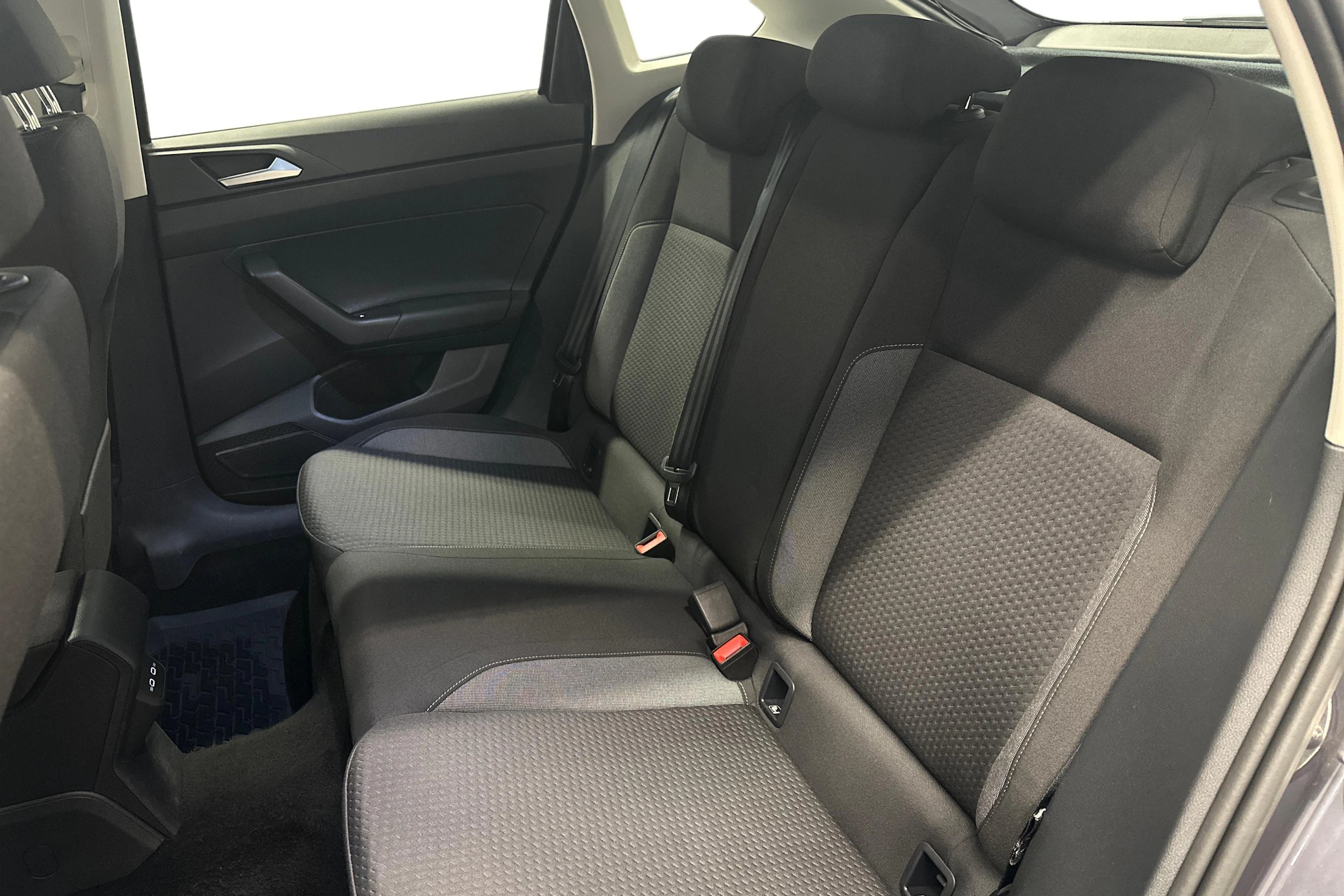 harmaa Volkswagen Taigo 2024 kuva 8.