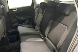 harmaa Volkswagen Taigo 2024 kuva 8.