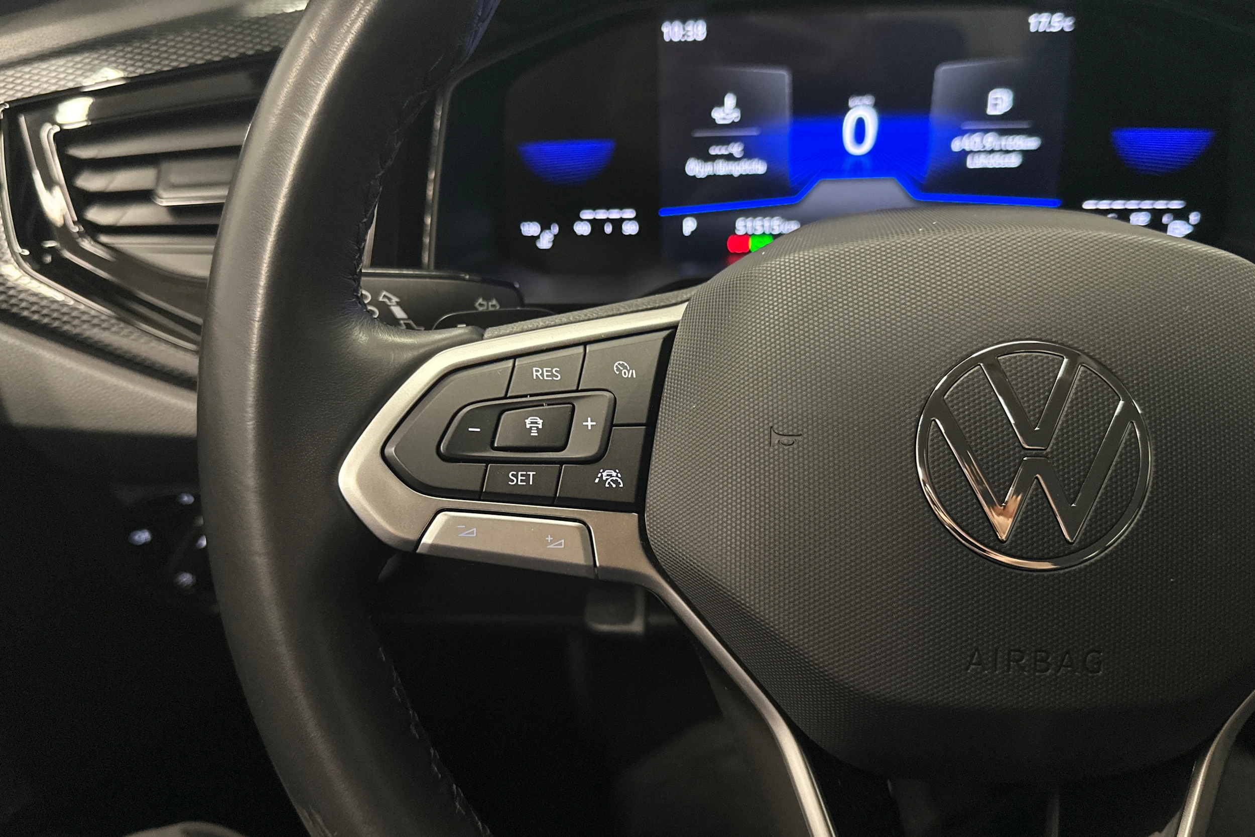 harmaa Volkswagen Taigo 2024 kuva 11.