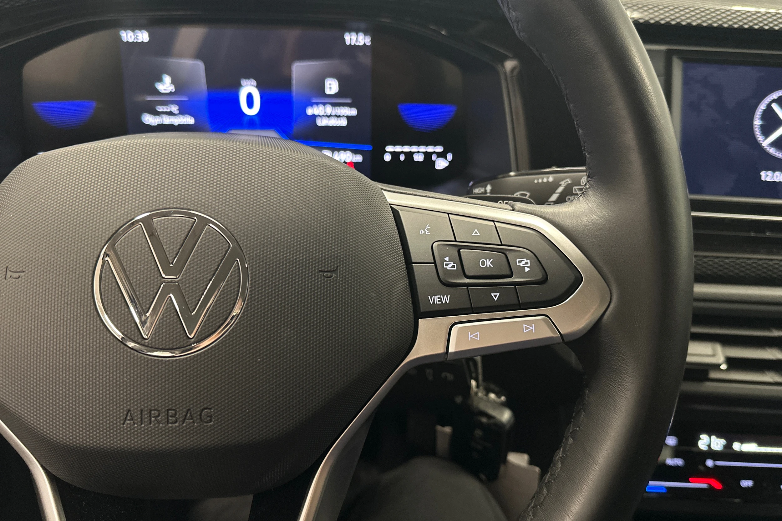 harmaa Volkswagen Taigo 2024 kuva 12.