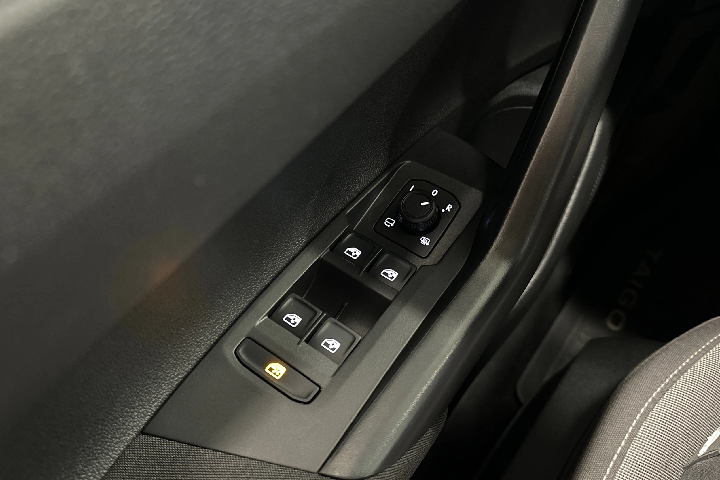 harmaa Volkswagen Taigo 2024 kuva 15.
