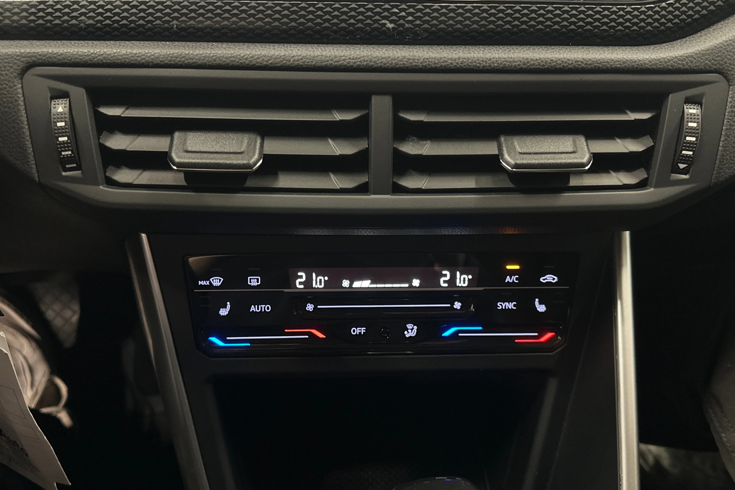 harmaa Volkswagen Taigo 2024 kuva 24.