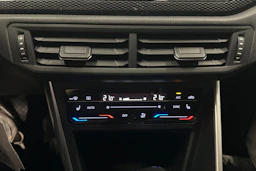 harmaa Volkswagen Taigo 2024 kuva 24.