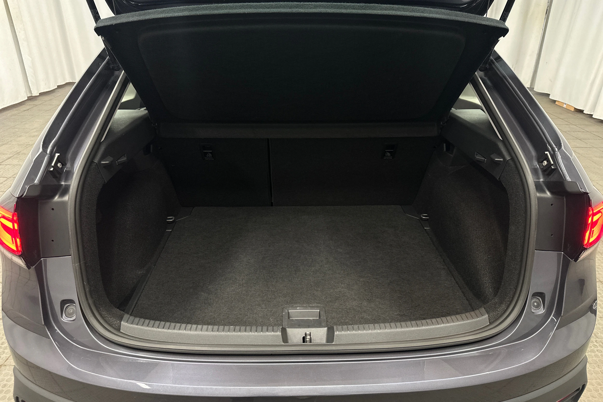 harmaa Volkswagen Taigo 2024 kuva 26.