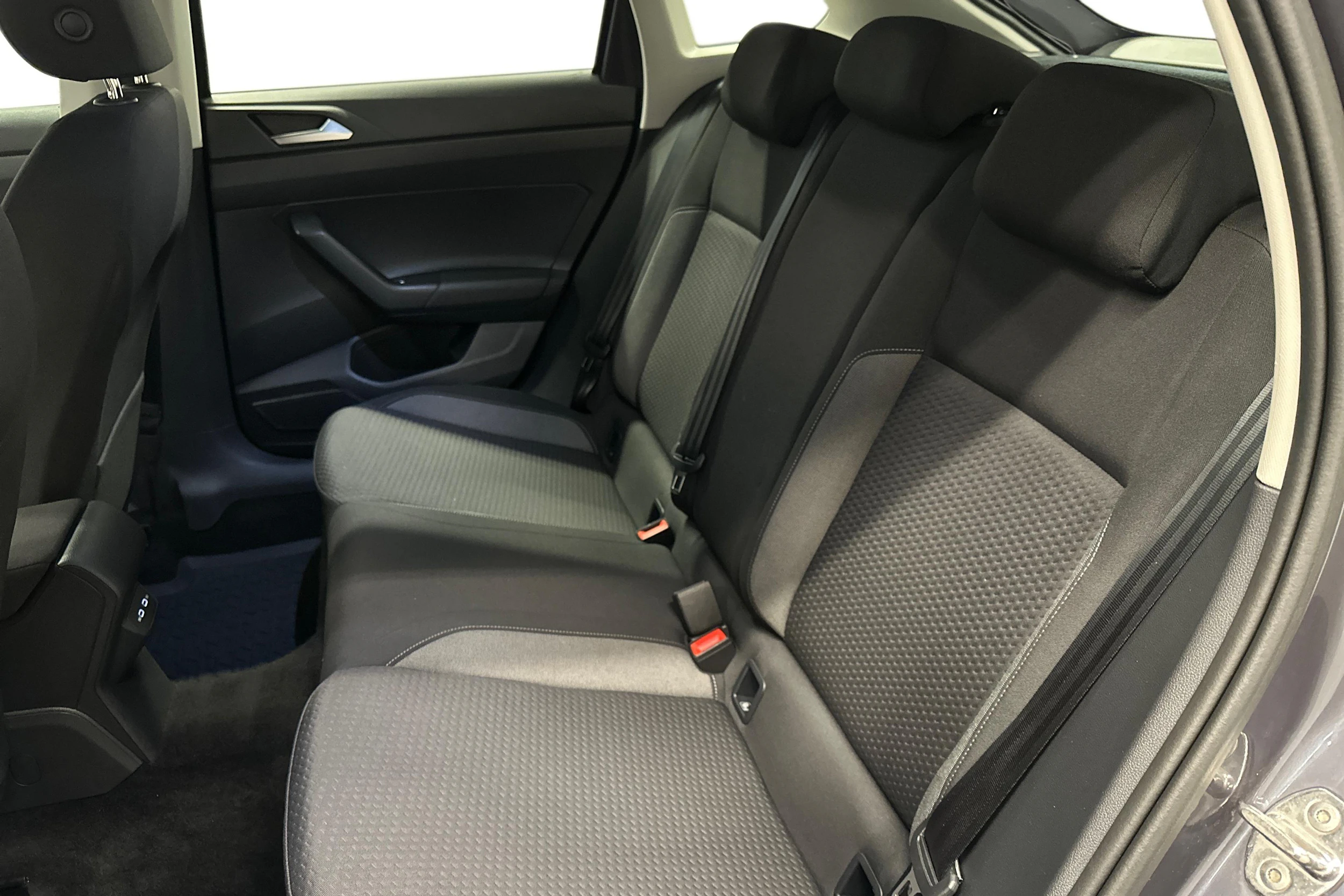 harmaa Volkswagen Taigo 2024 kuva 8.