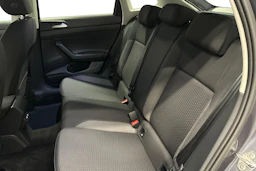 harmaa Volkswagen Taigo 2024 kuva 8.