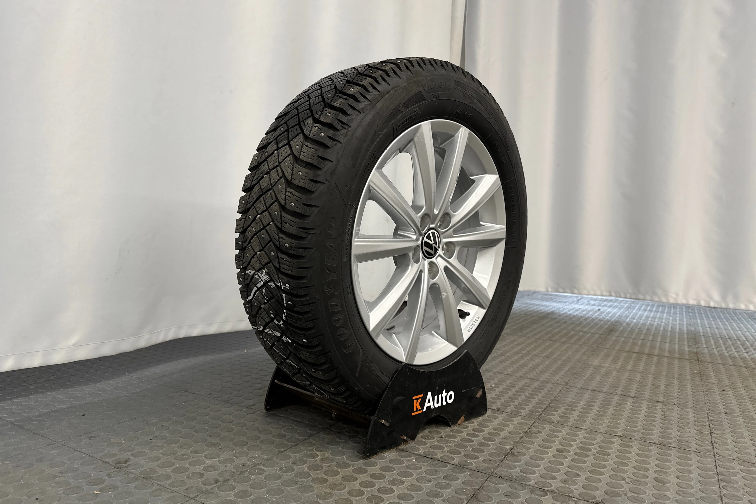 harmaa Volkswagen Taigo 2024 kuva 10.