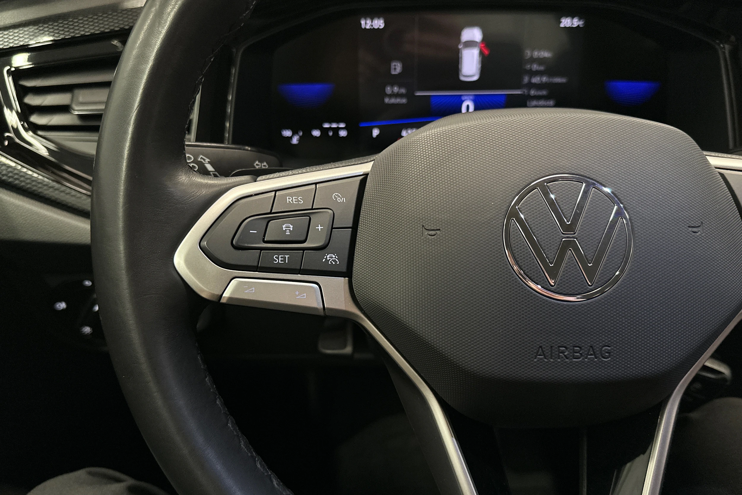 harmaa Volkswagen Taigo 2024 kuva 11.