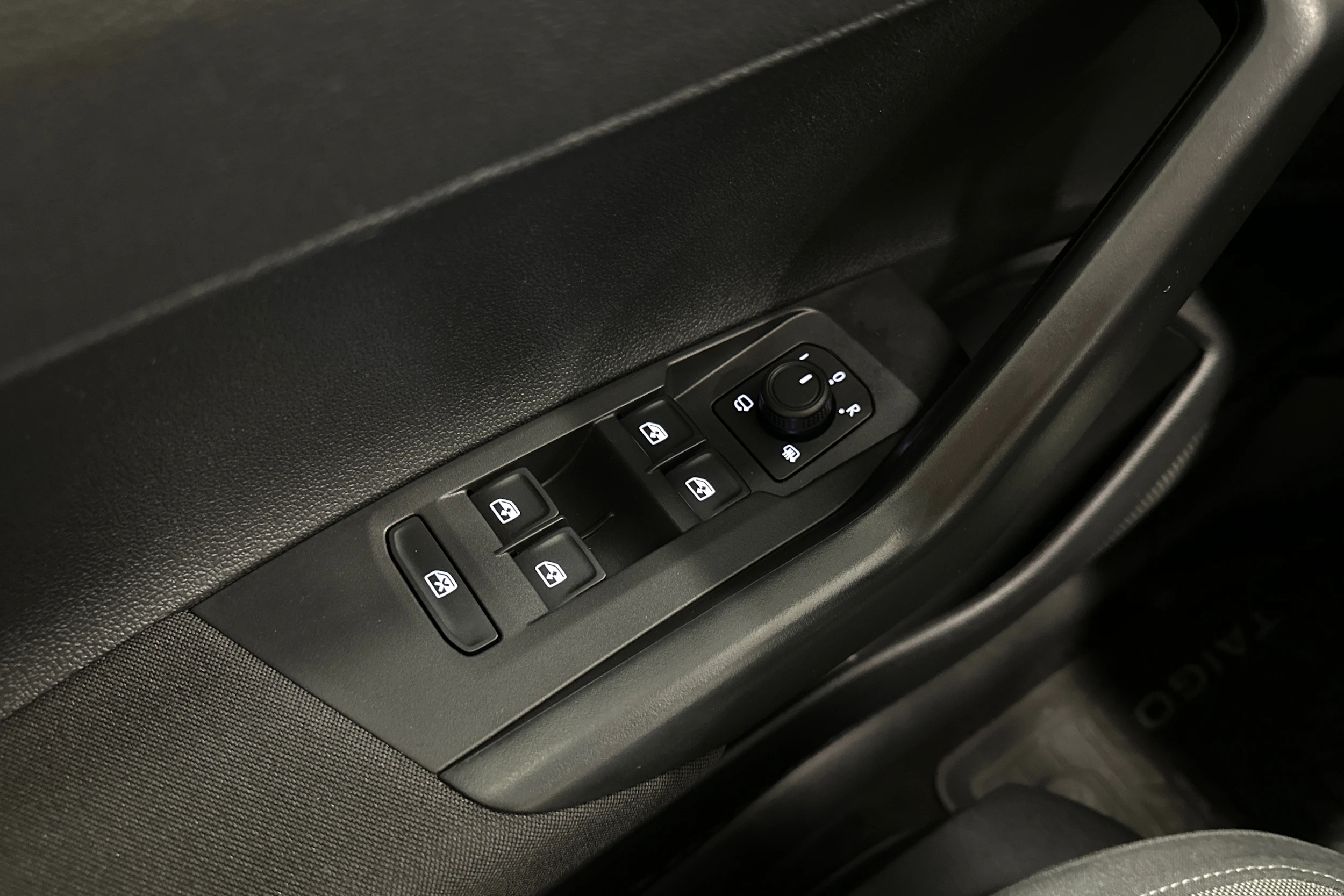 harmaa Volkswagen Taigo 2024 kuva 15.