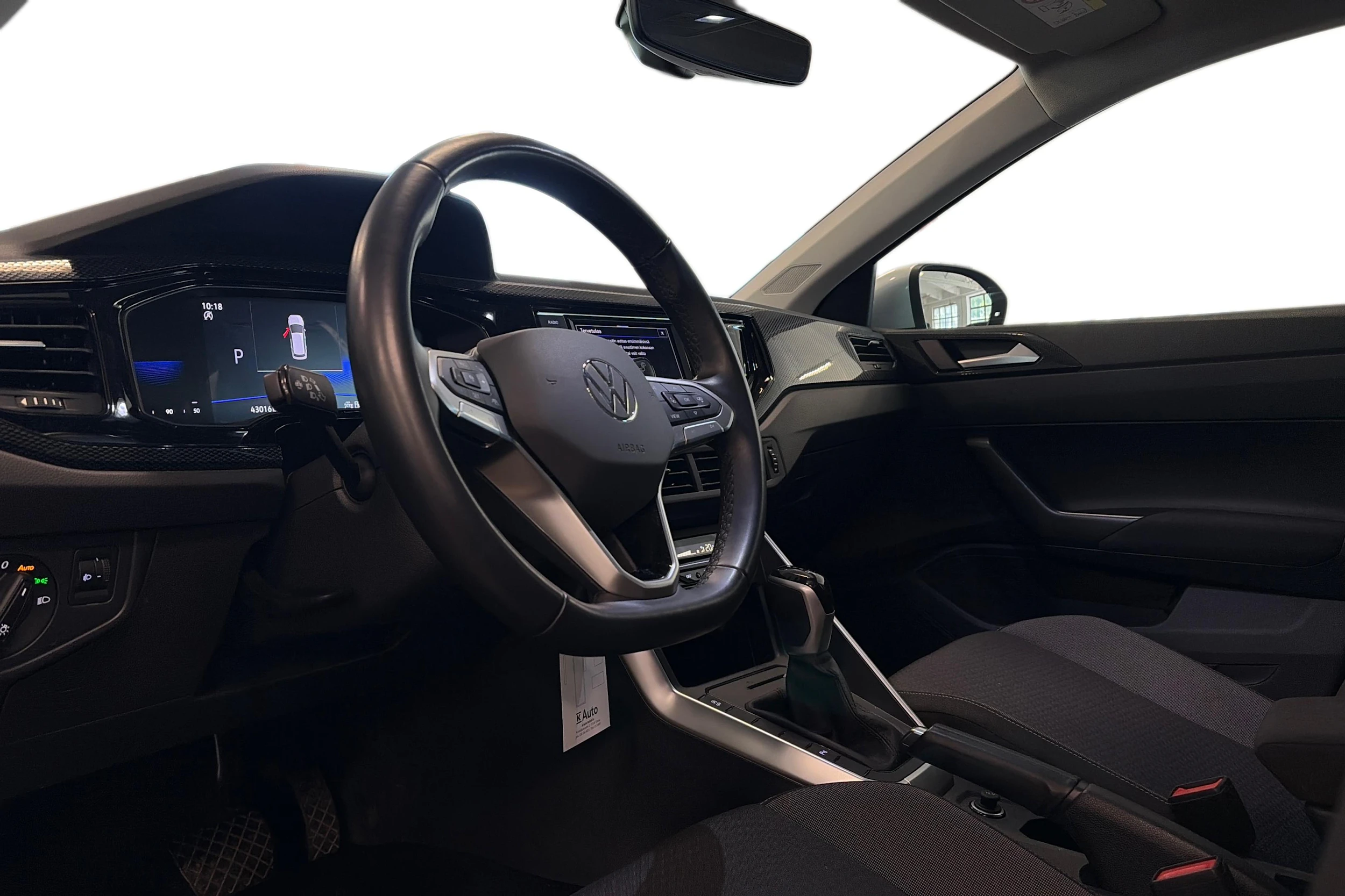 harmaa Volkswagen Taigo 2024 kuva 3.