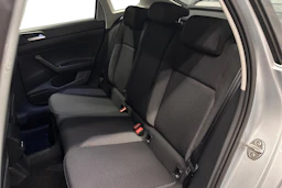 harmaa Volkswagen Taigo 2024 kuva 8.
