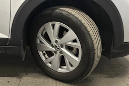 harmaa Volkswagen Taigo 2024 kuva 10.