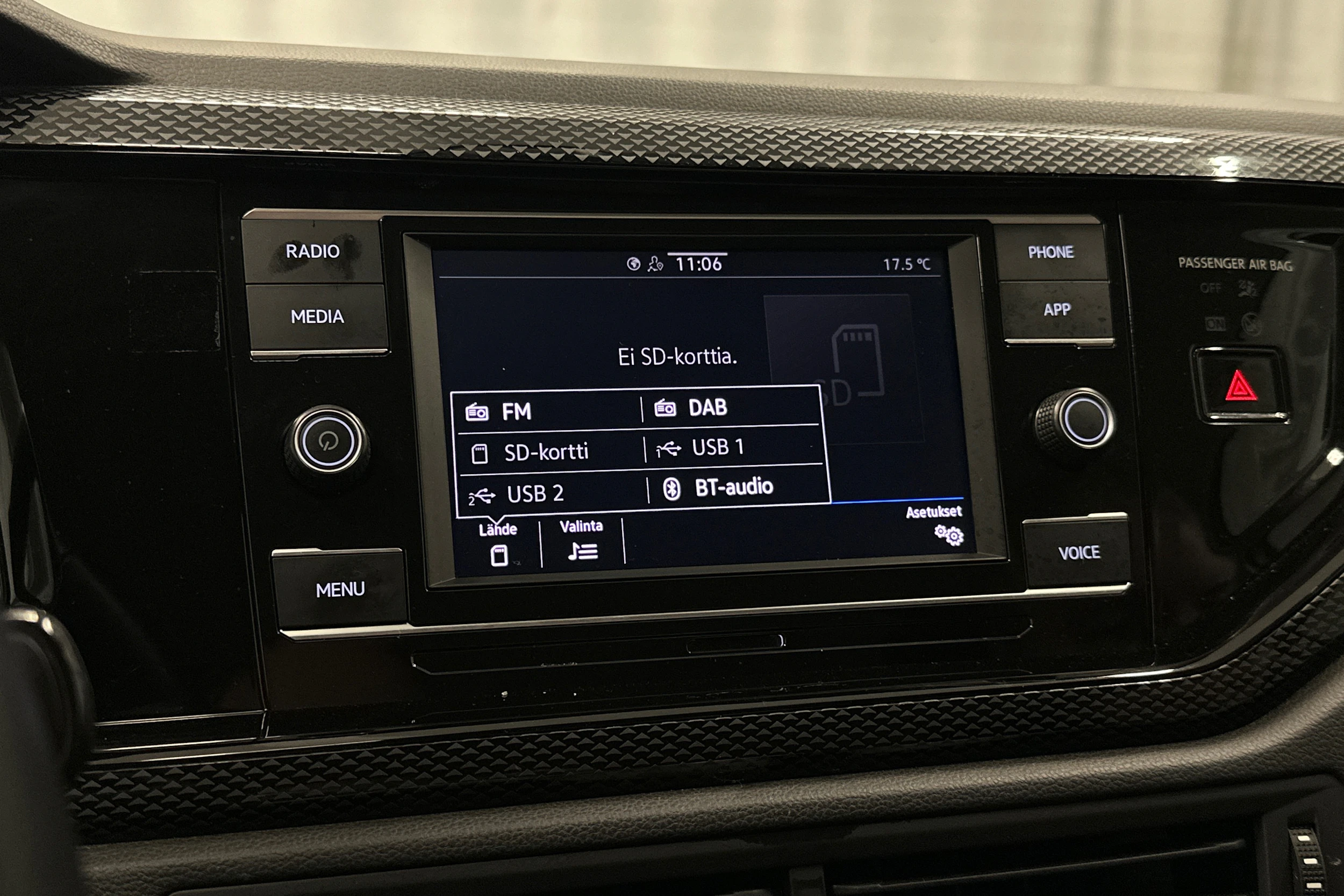 harmaa Volkswagen Taigo 2024 kuva 20.