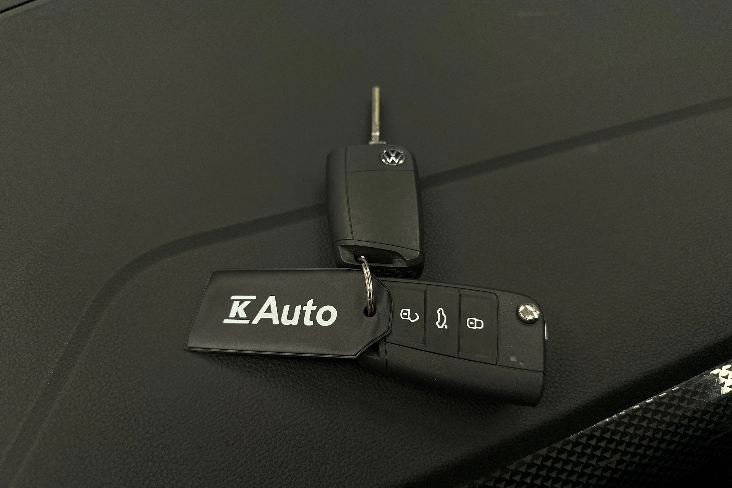 harmaa Volkswagen Taigo 2024 kuva 26.